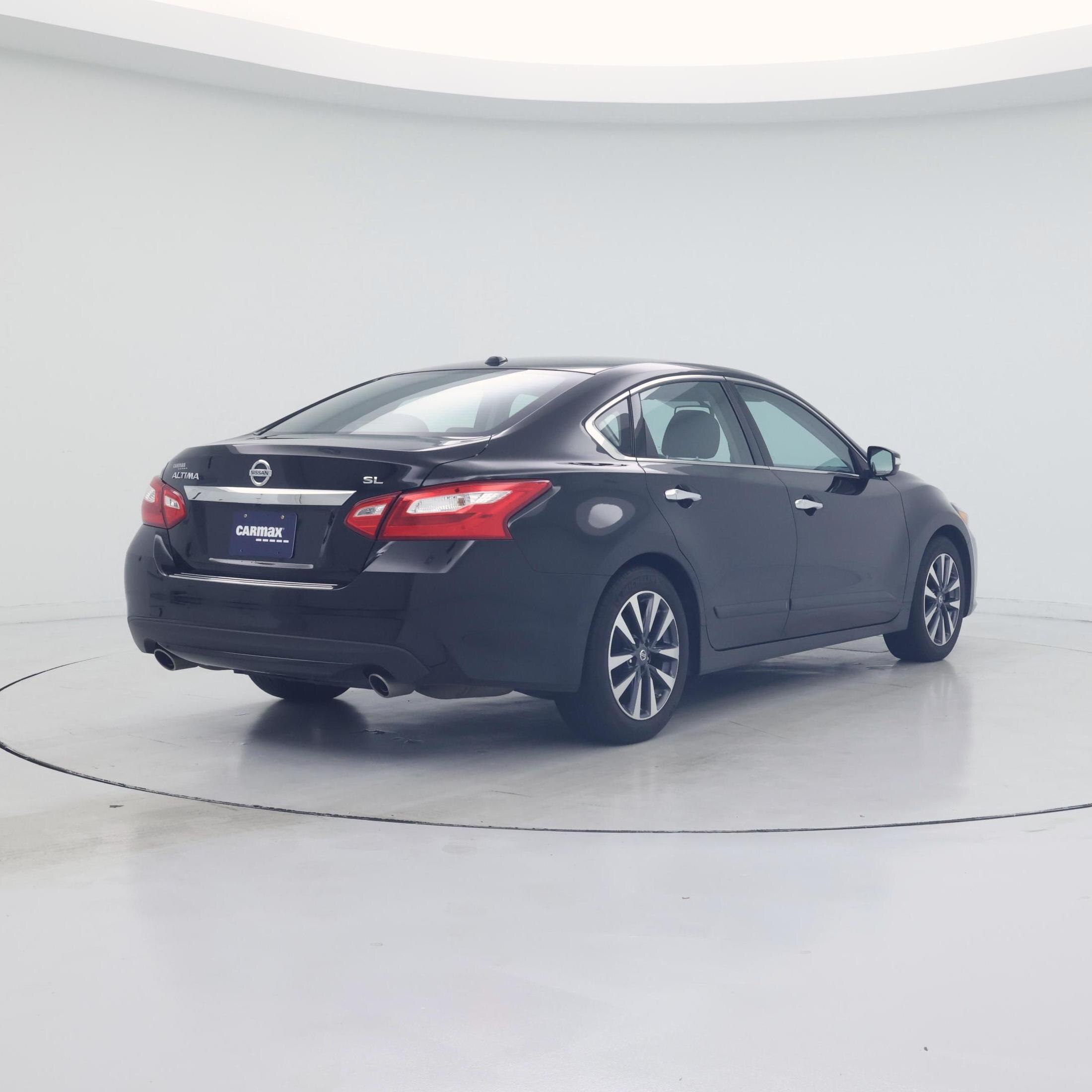 Thumbnail: 2016 Nissan Altima - 8