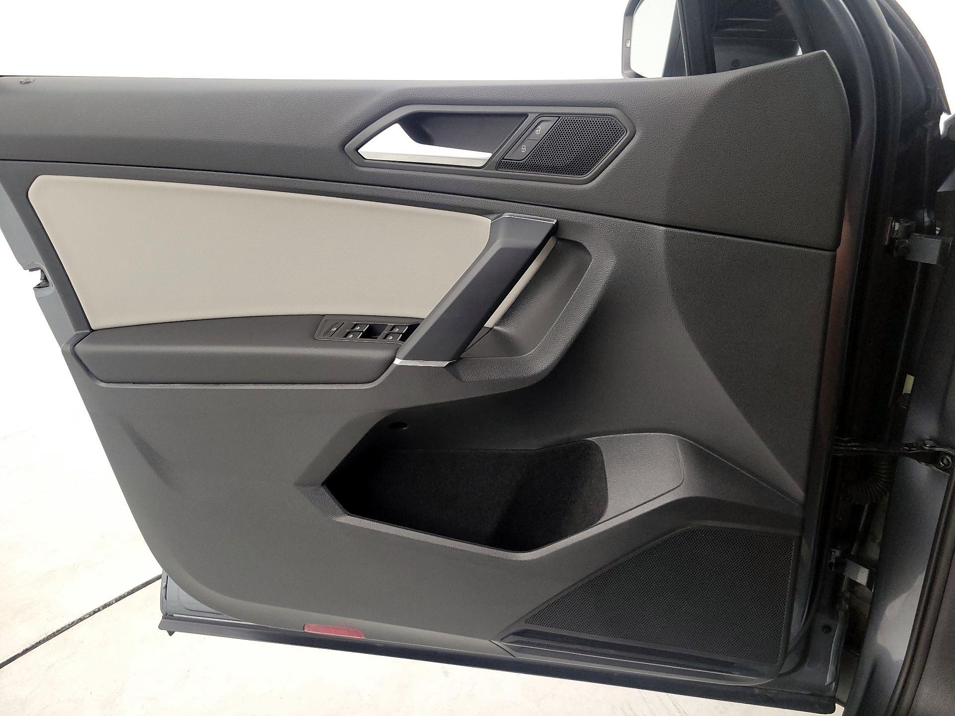 Thumbnail: 2020 Volkswagen Tiguan - 12