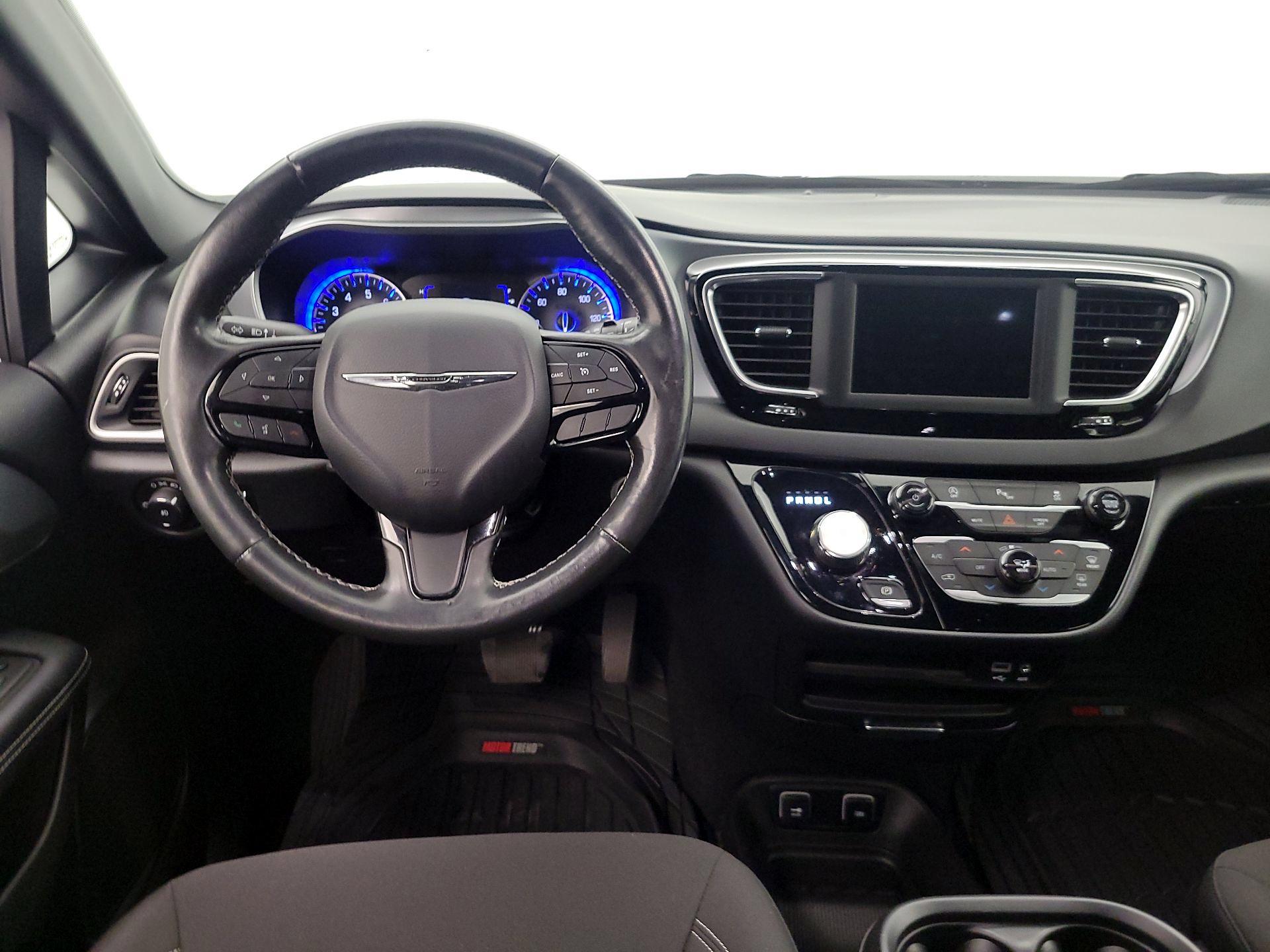 Thumbnail: 2020 Chrysler Pacifica - 10