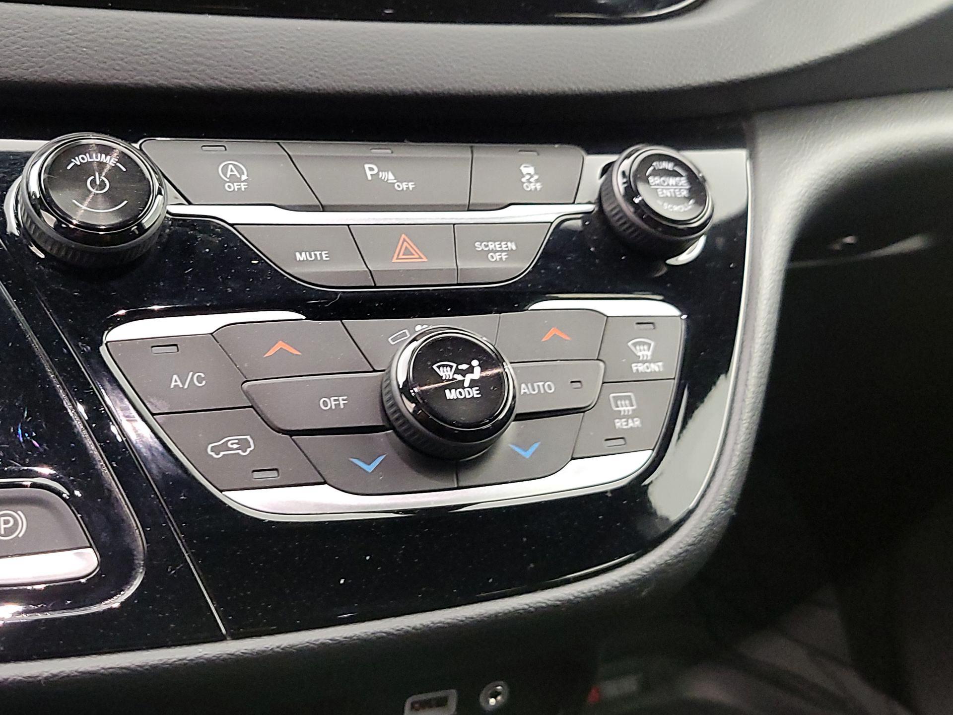 Thumbnail: 2020 Chrysler Pacifica - 16