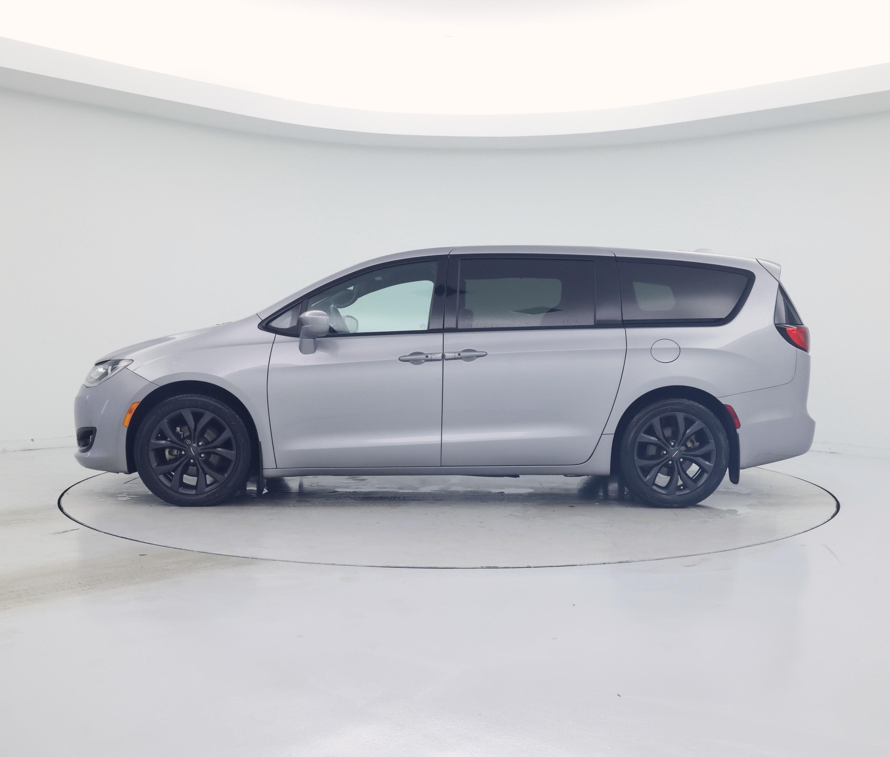 Thumbnail: 2020 Chrysler Pacifica - 3