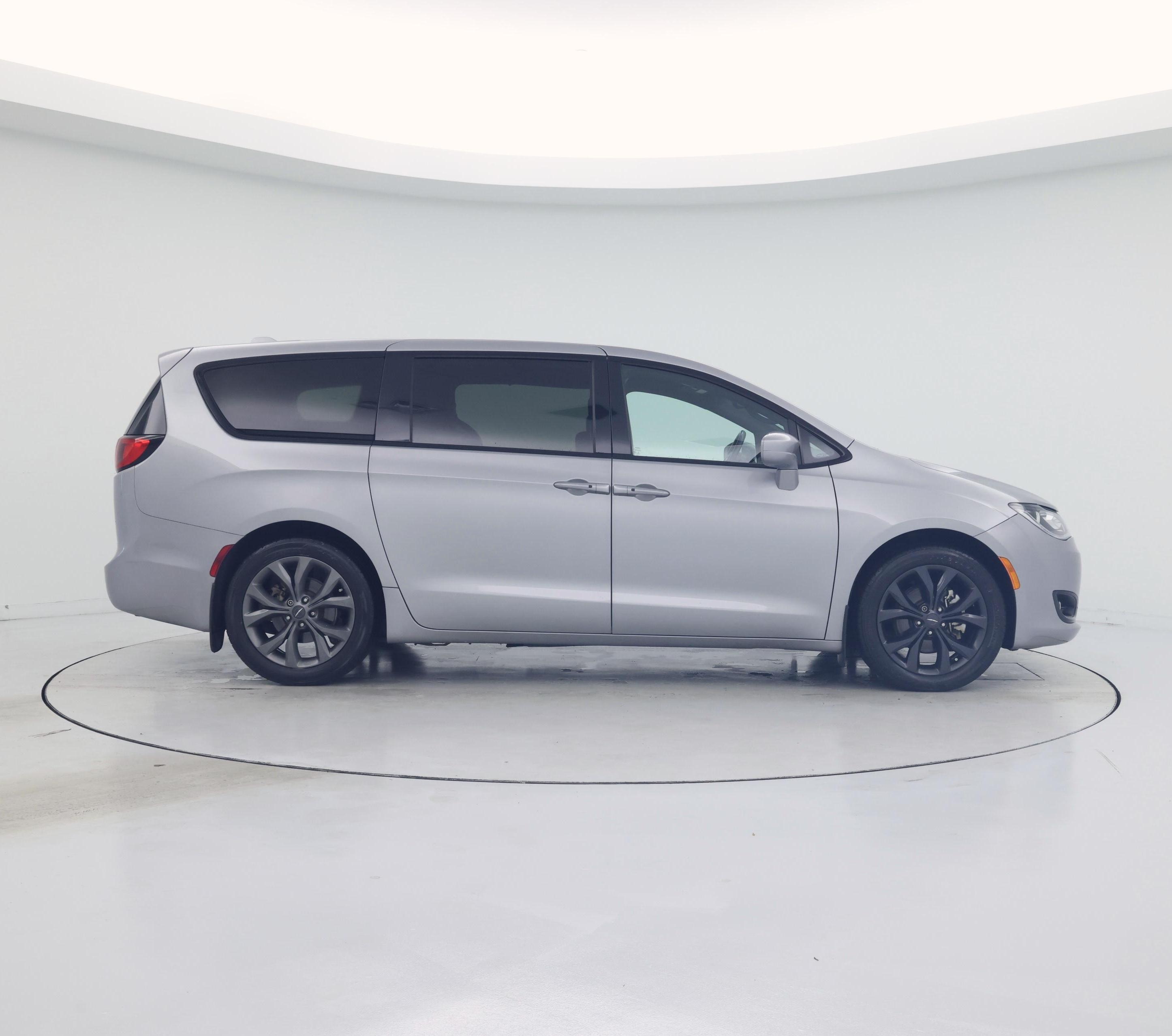 Thumbnail: 2020 Chrysler Pacifica - 7