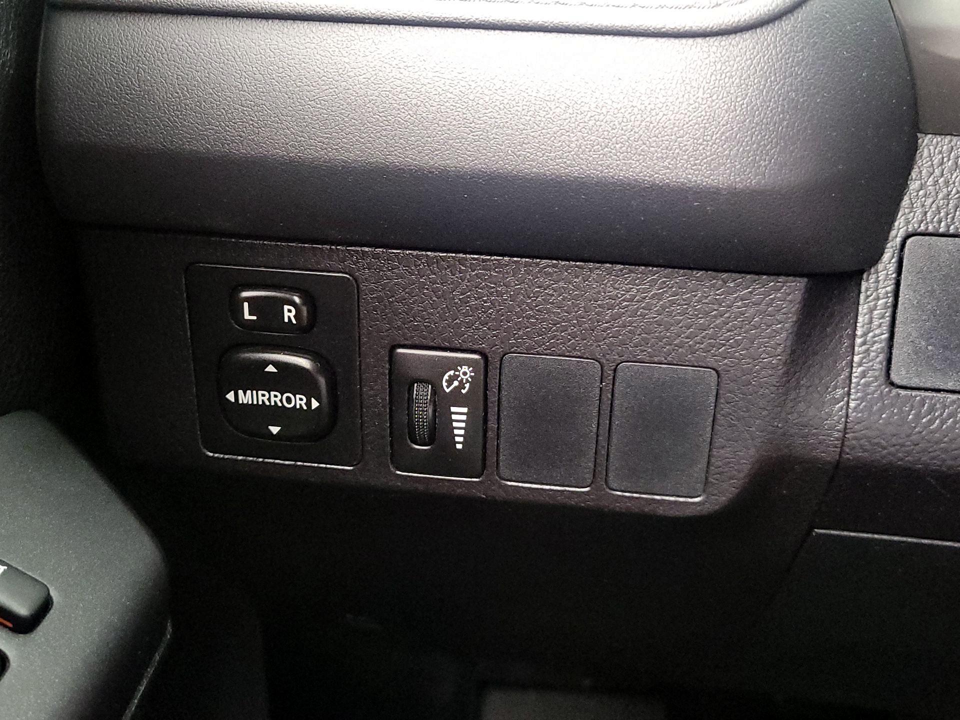 Thumbnail: 2016 Toyota RAV4 - 13