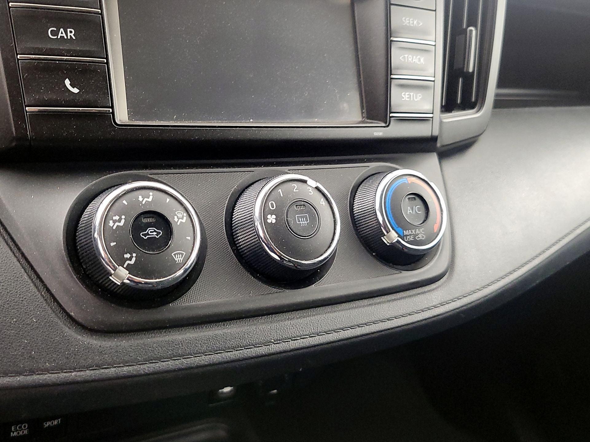 Thumbnail: 2016 Toyota RAV4 - 16