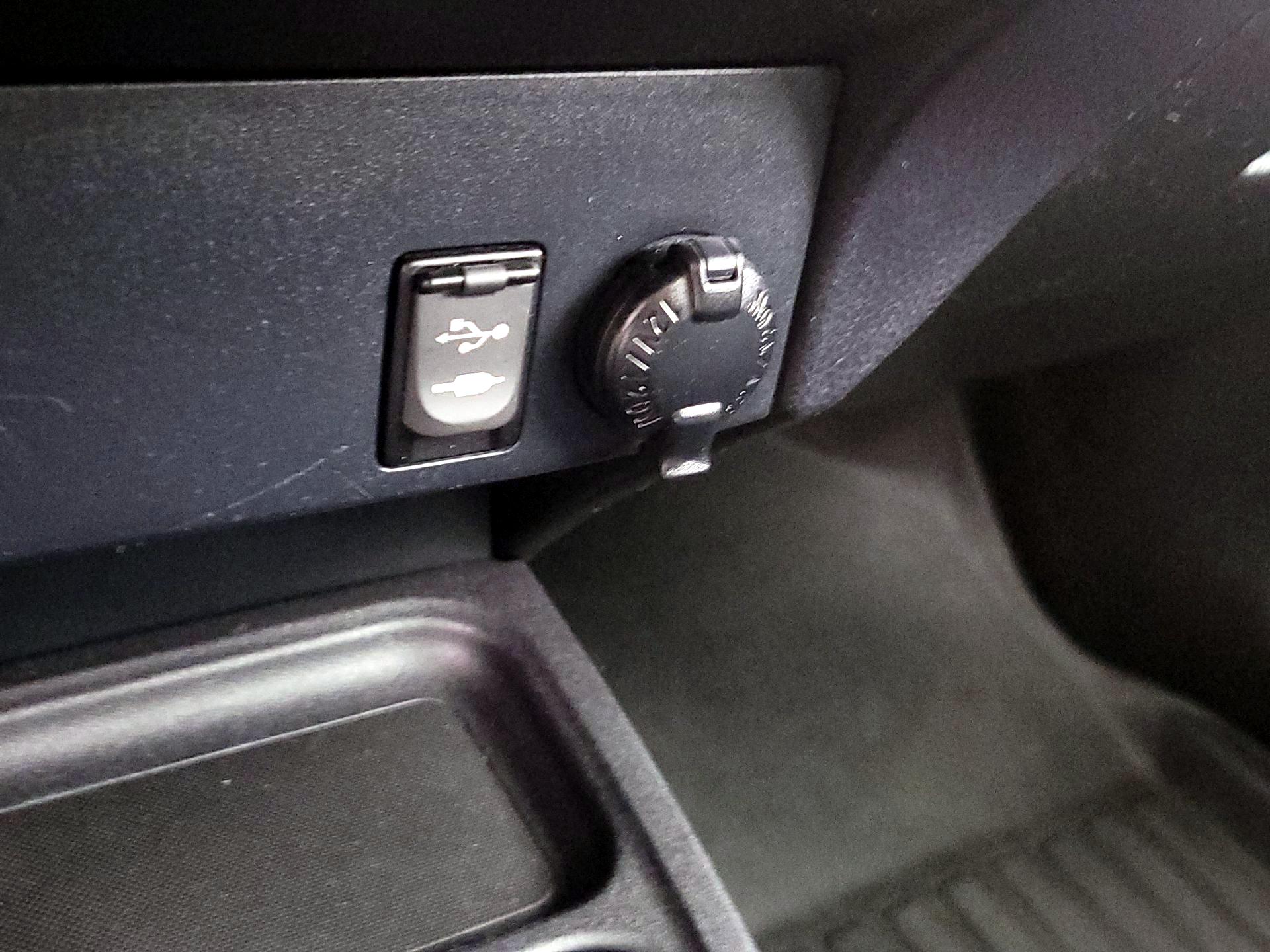 Thumbnail: 2016 Toyota RAV4 - 18