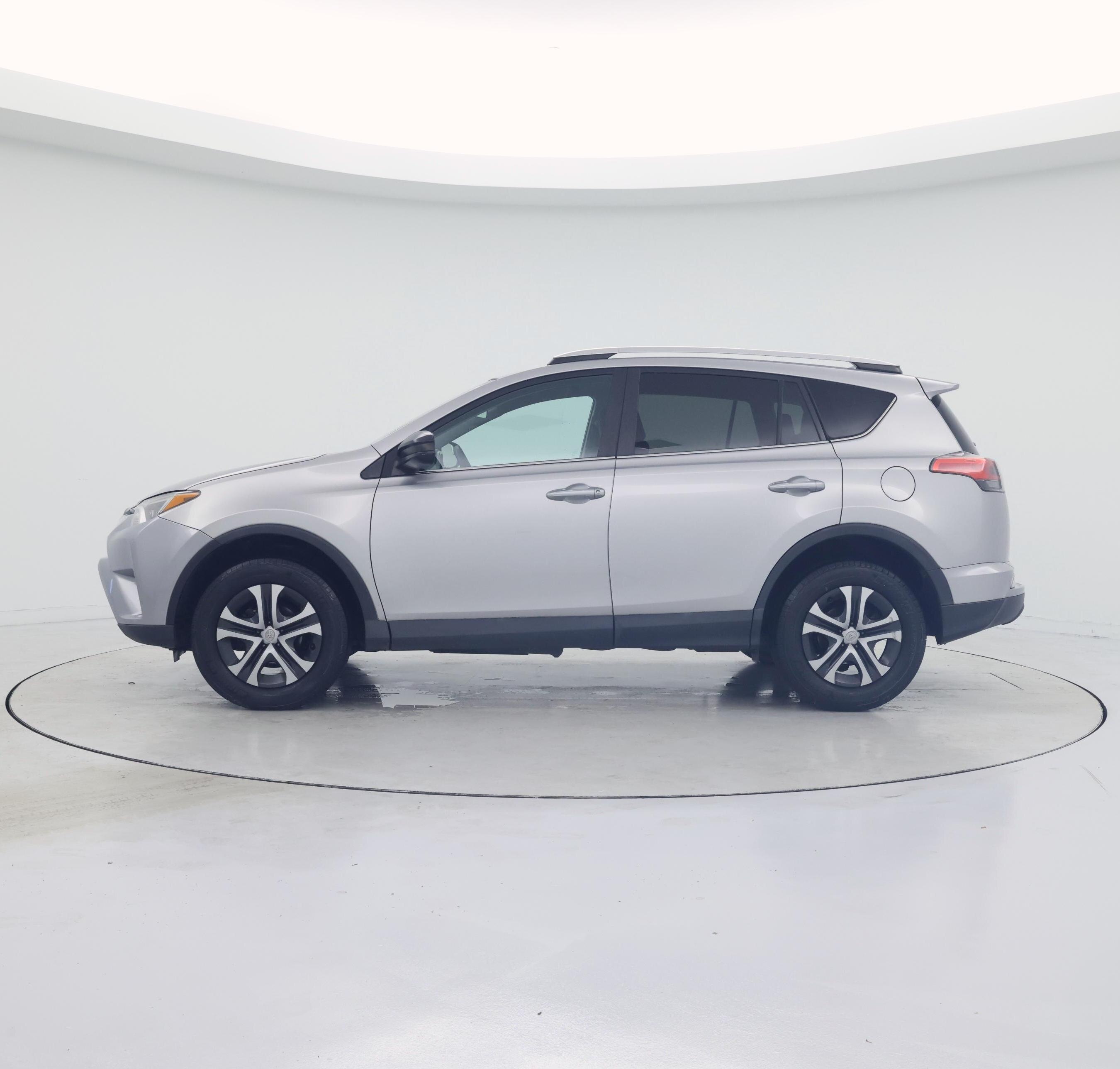Thumbnail: 2016 Toyota RAV4 - 3