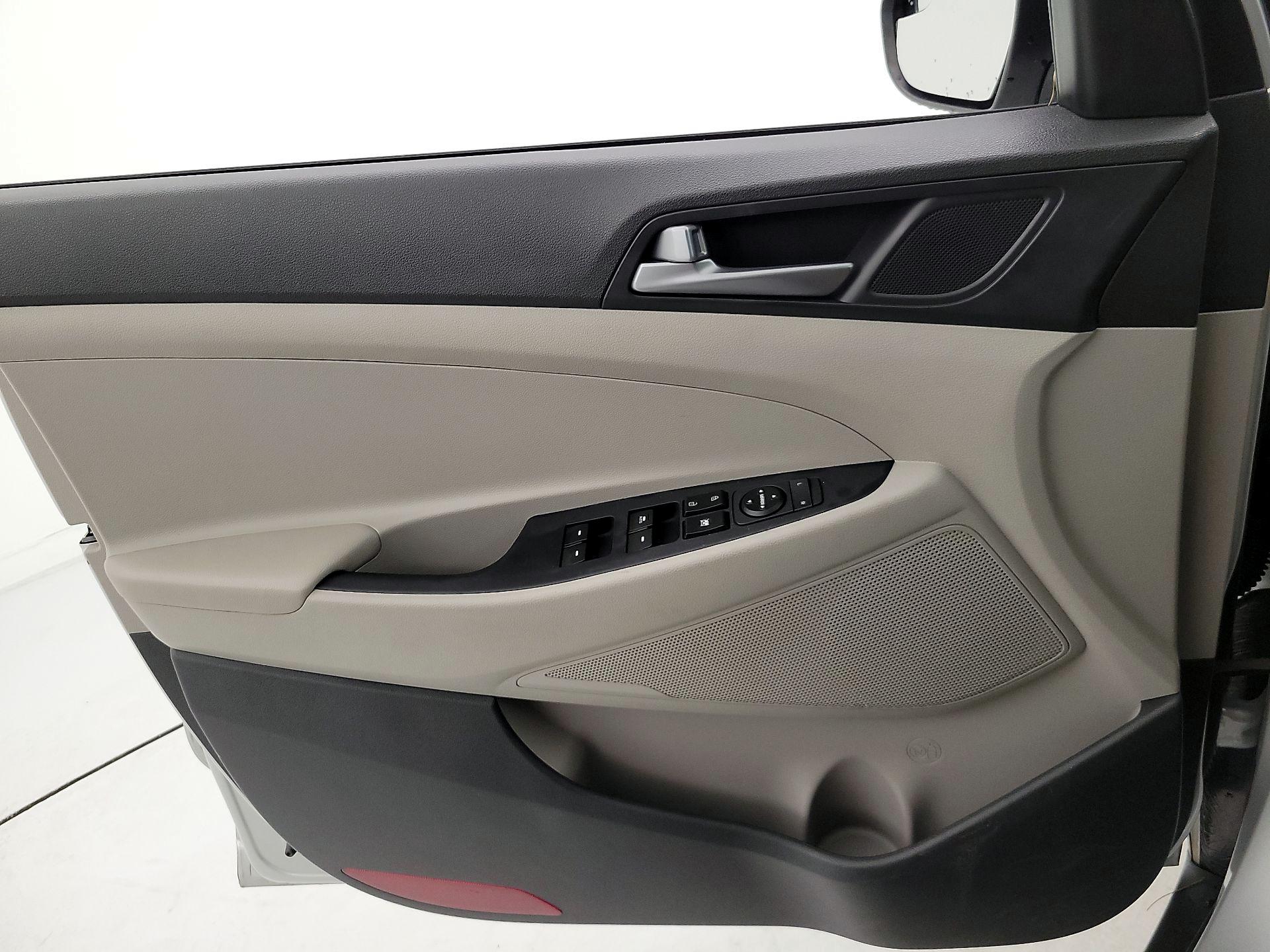 Thumbnail: 2016 Hyundai Tucson - 12