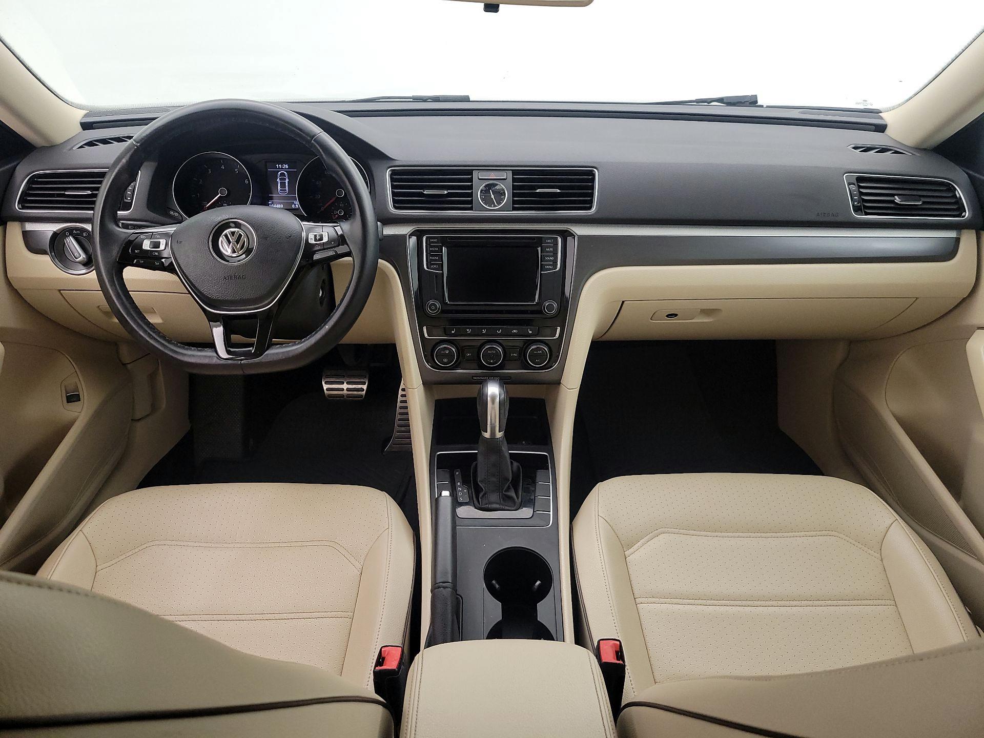 Thumbnail: 2017 Volkswagen Passat - 9