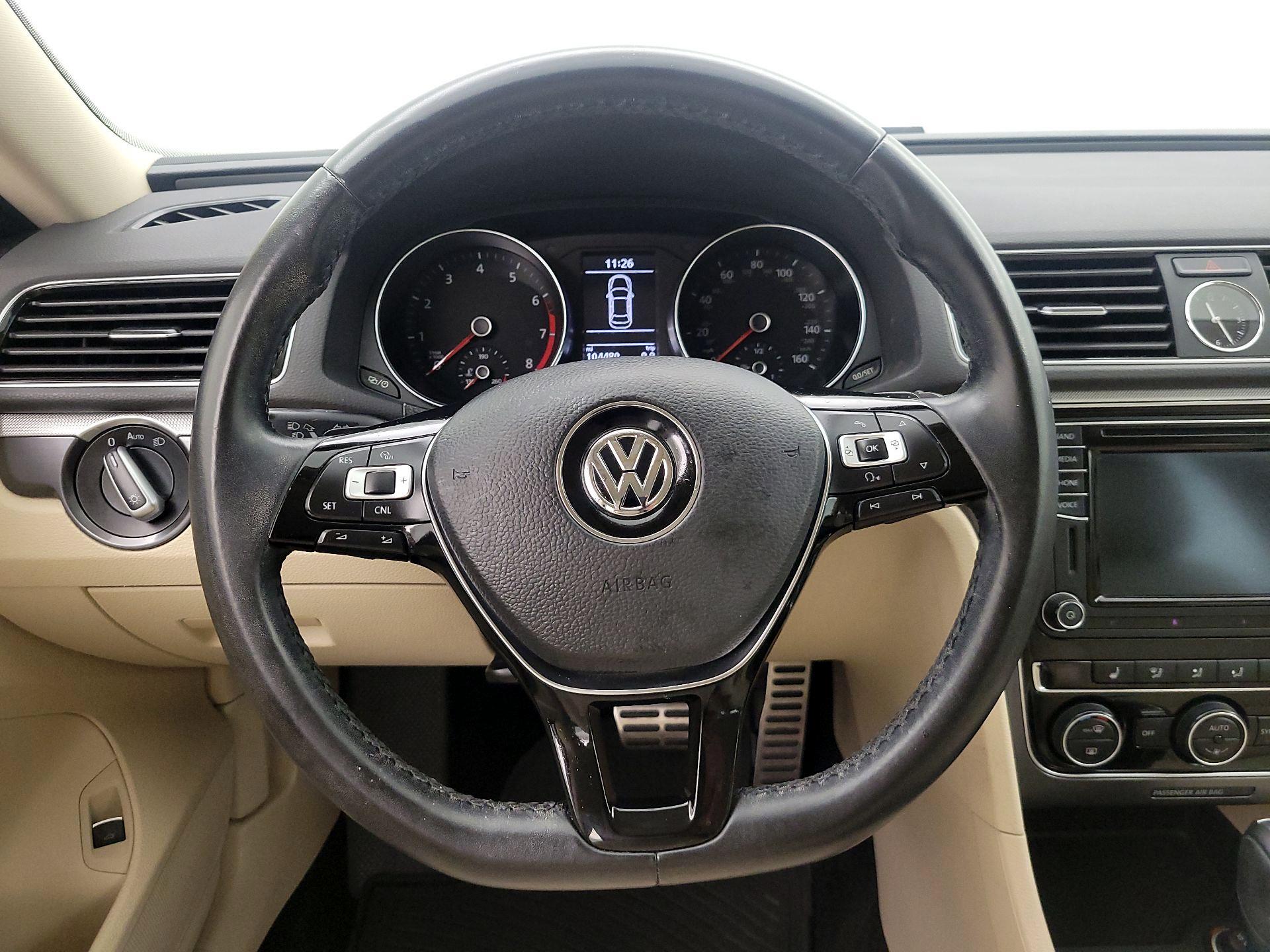Thumbnail: 2017 Volkswagen Passat - 10