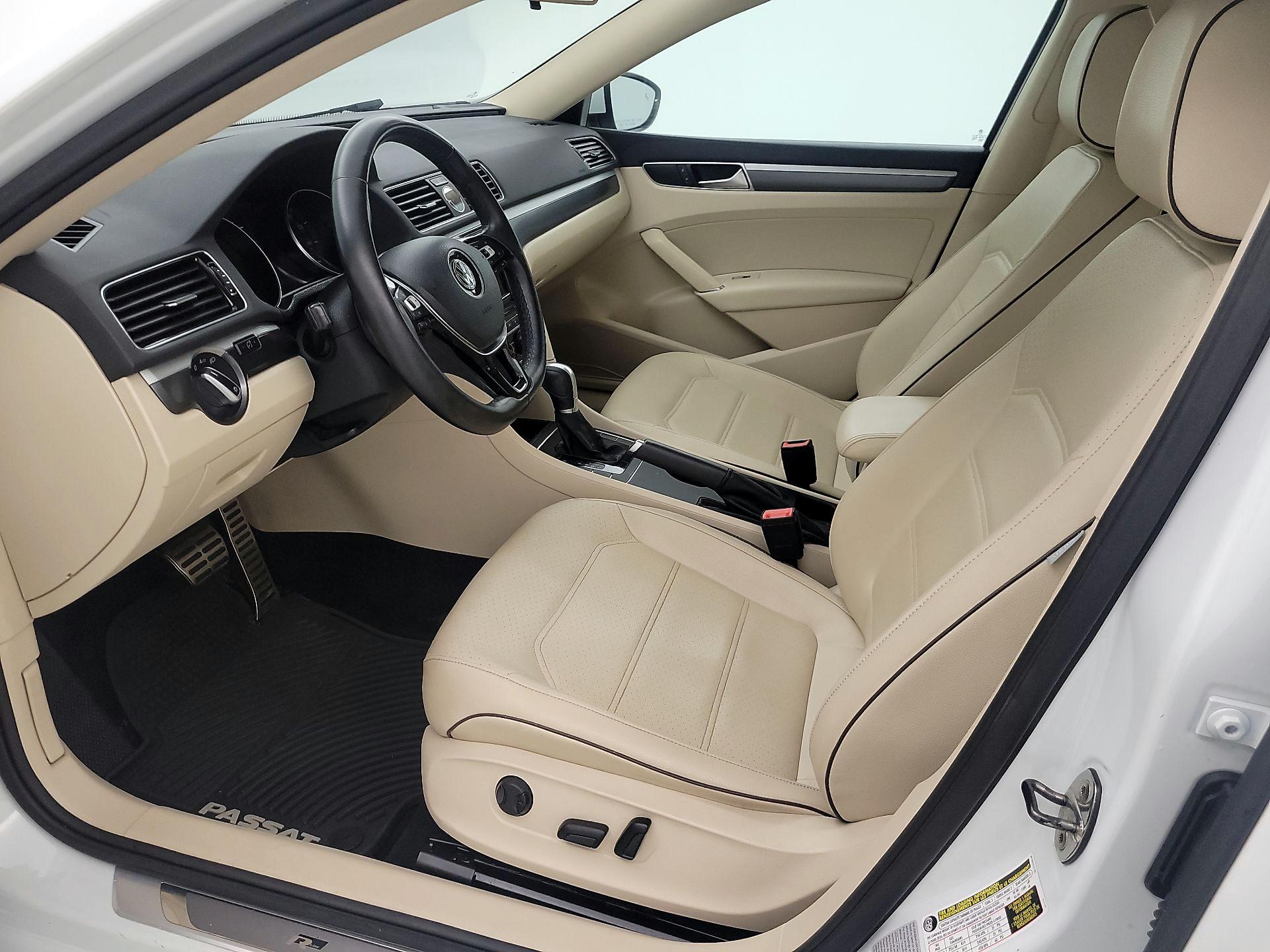 Thumbnail: 2017 Volkswagen Passat - 11