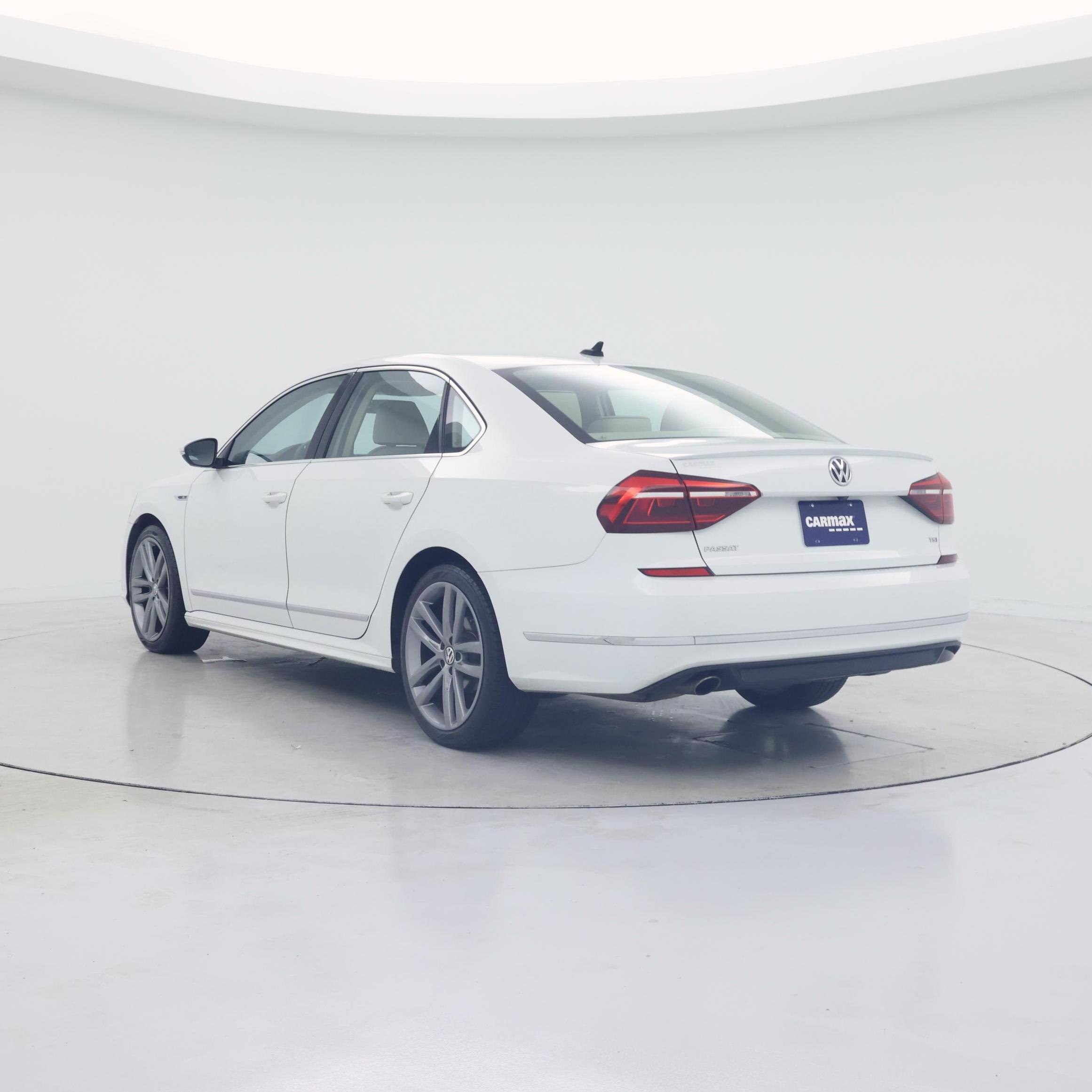 Thumbnail: 2017 Volkswagen Passat - 2