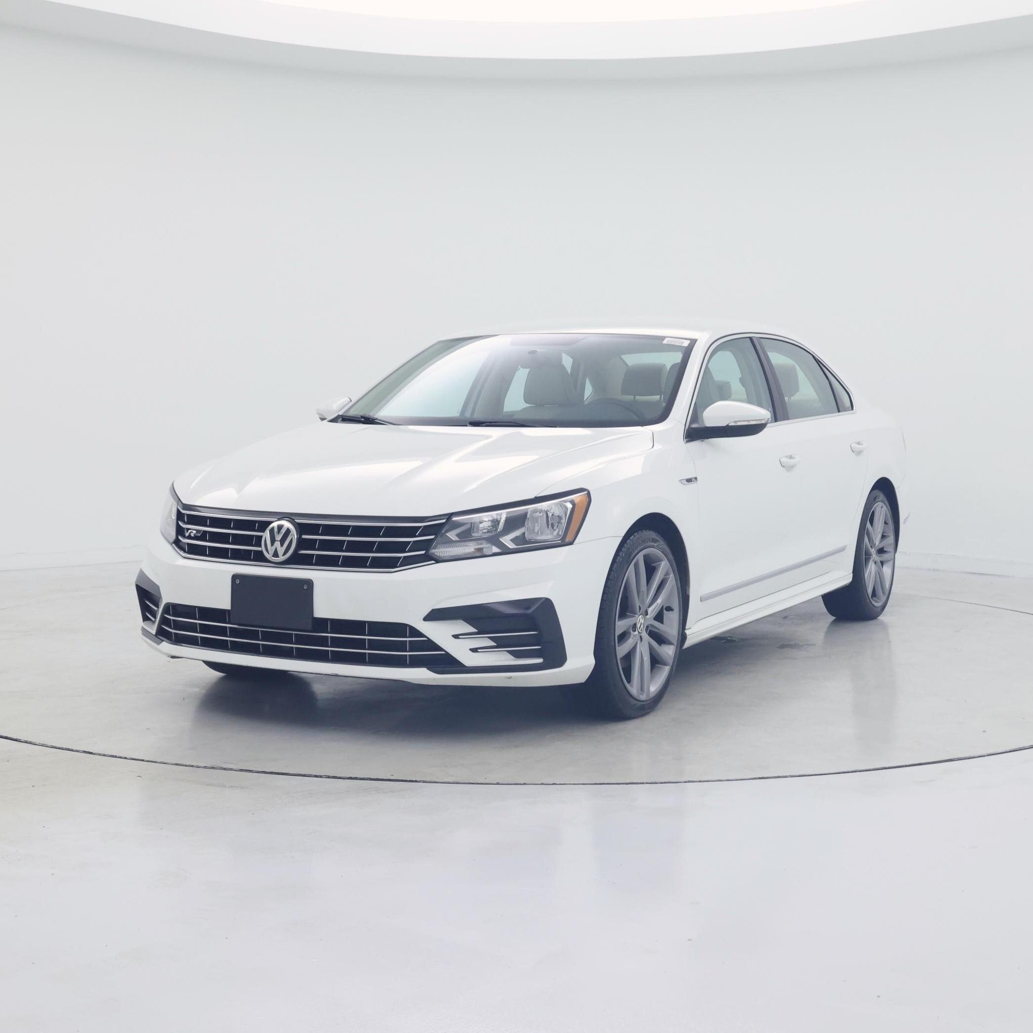 Thumbnail: 2017 Volkswagen Passat - 4