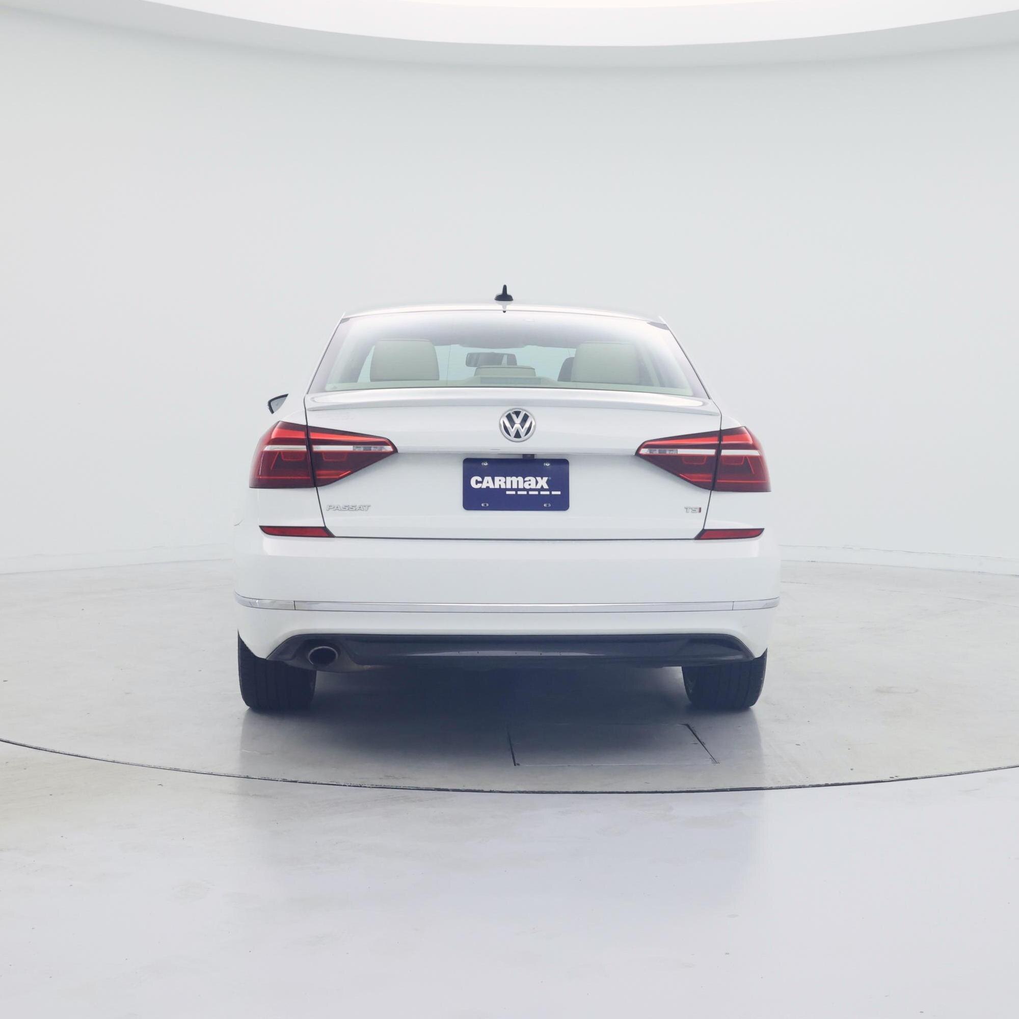 Thumbnail: 2017 Volkswagen Passat - 6