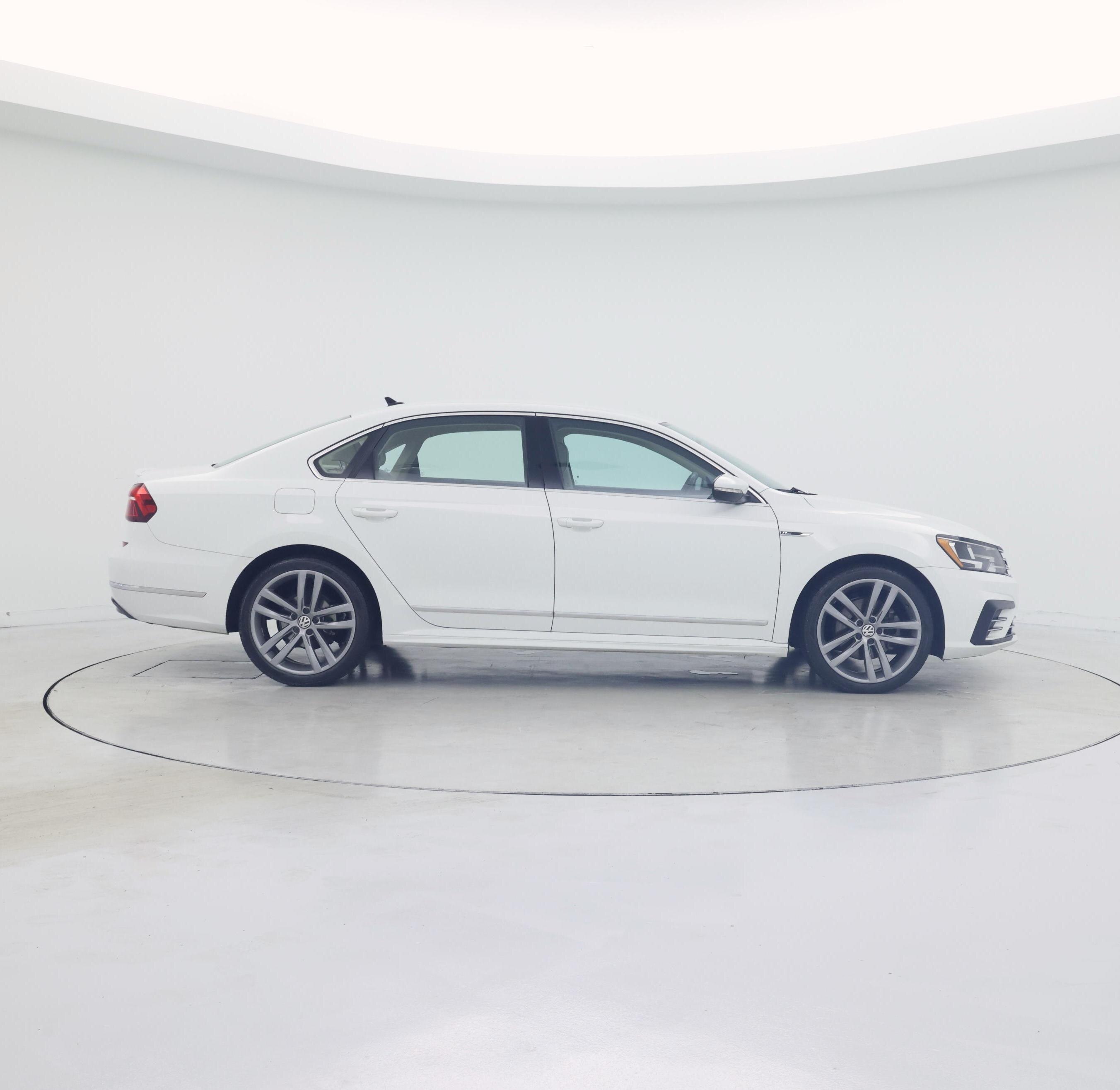 Thumbnail: 2017 Volkswagen Passat - 7