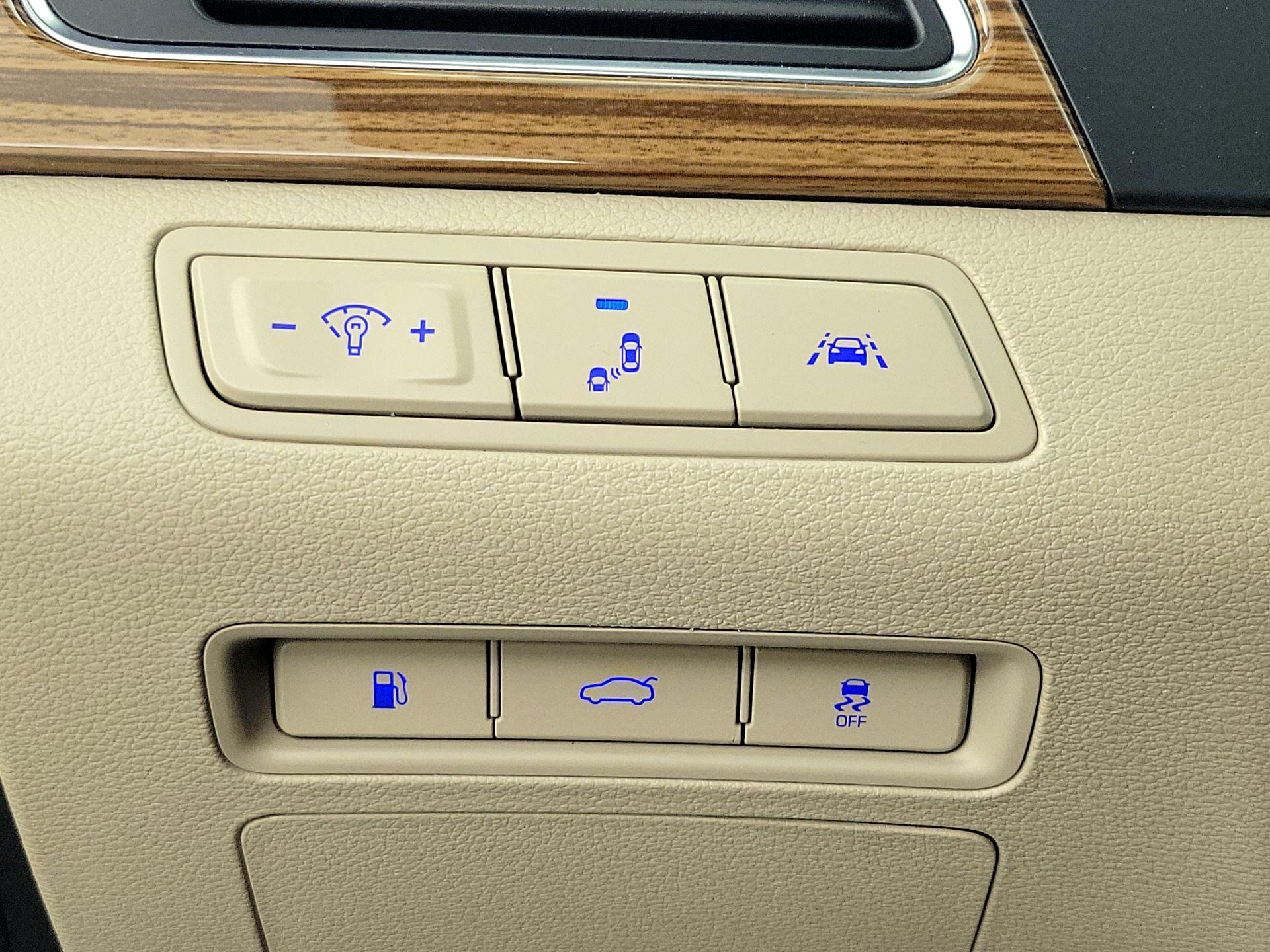 Thumbnail: 2015 Hyundai Sonata - 13