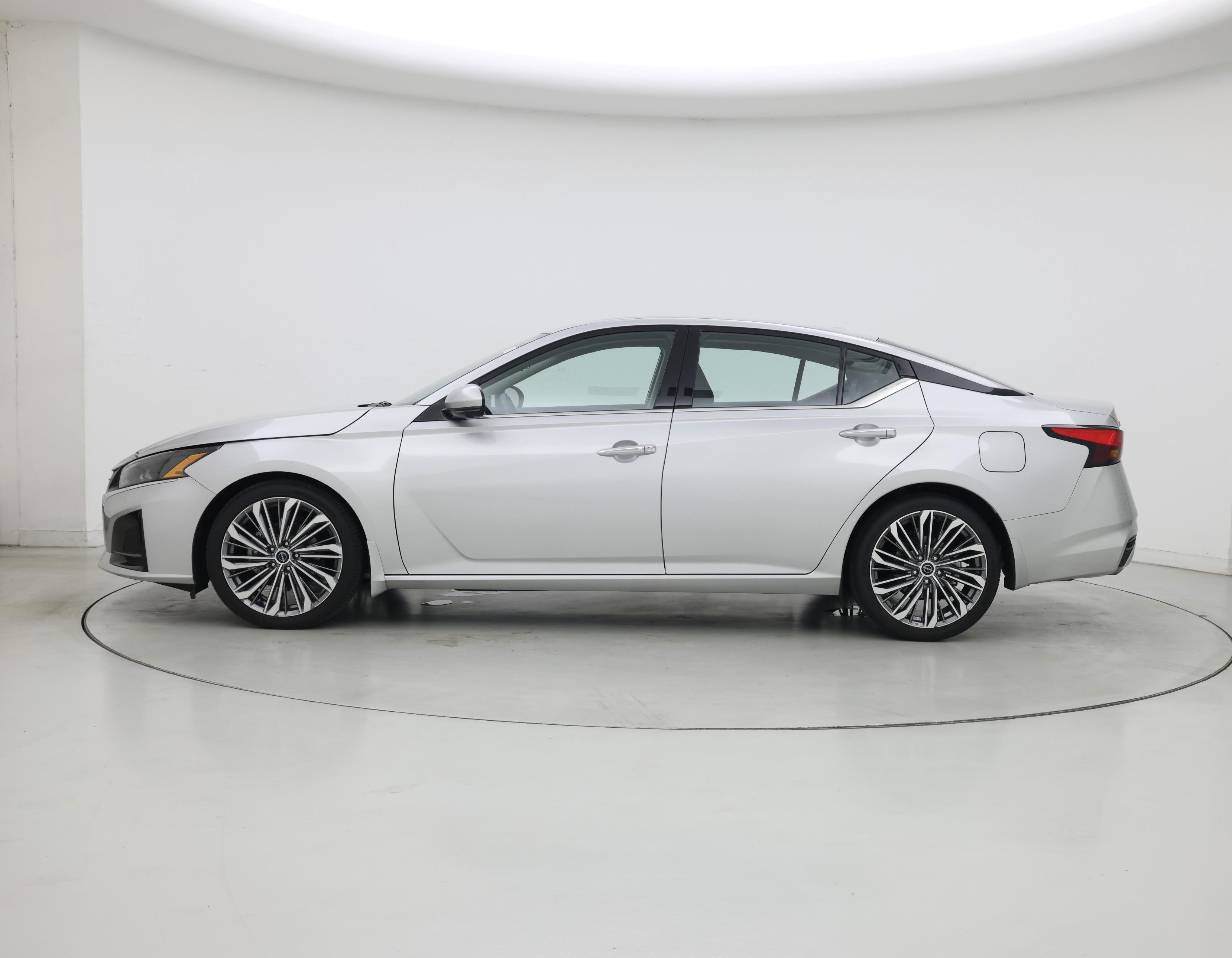 Thumbnail: 2023 Nissan Altima - 3