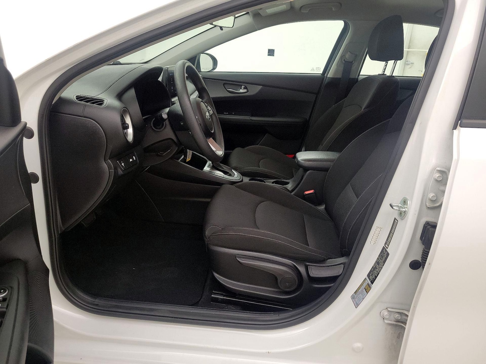 2021 Kia Forte LXS - Photo 12