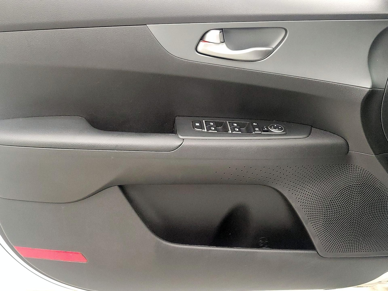 2021 Kia Forte LXS - Photo 13