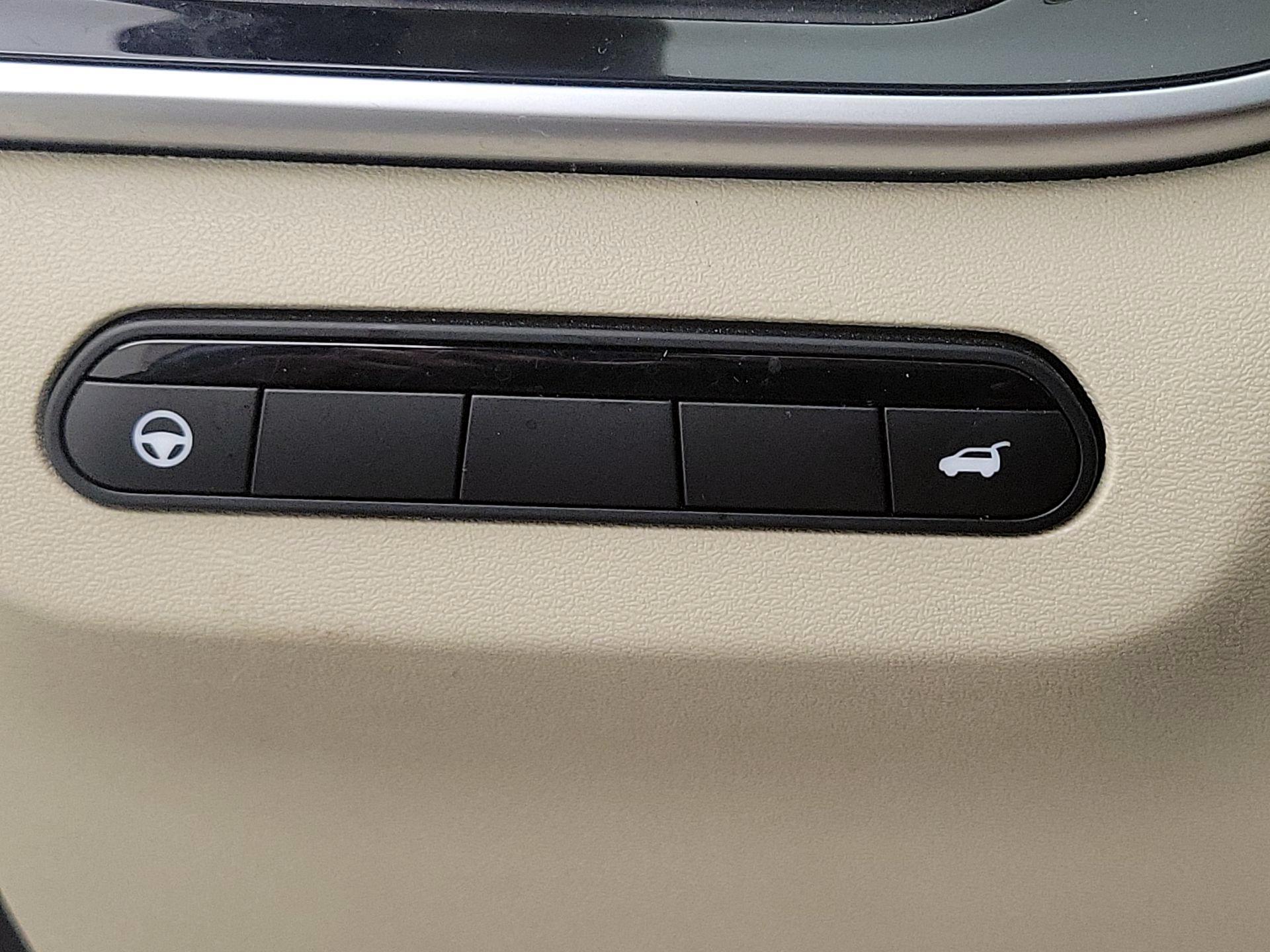 Thumbnail: 2023 INFINITI QX60 - 13