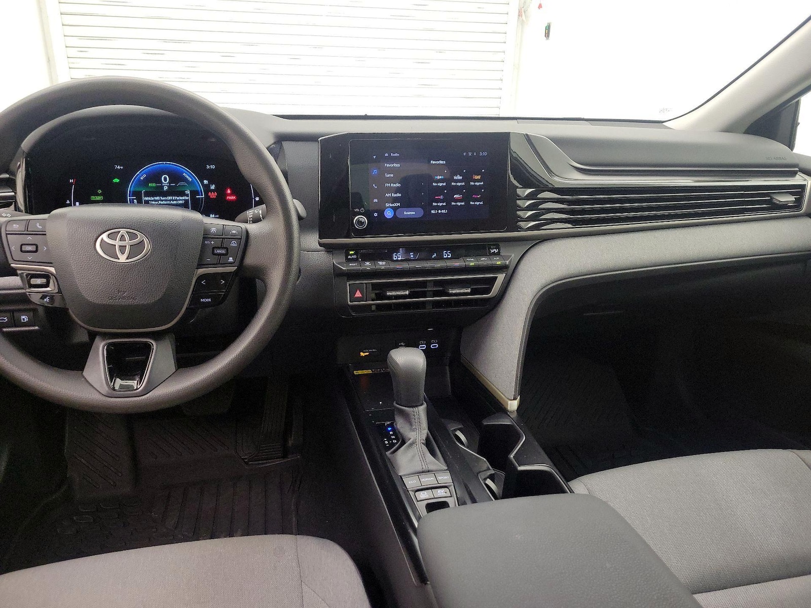2025 Toyota Camry LE - Photo 10