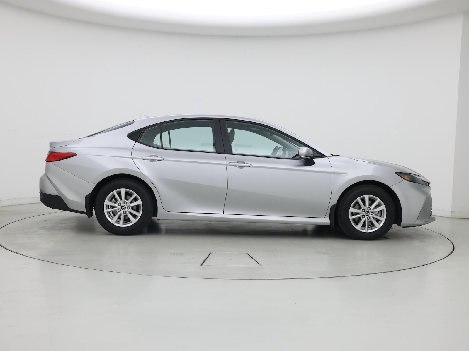 2025 Toyota Camry LE - Photo 8