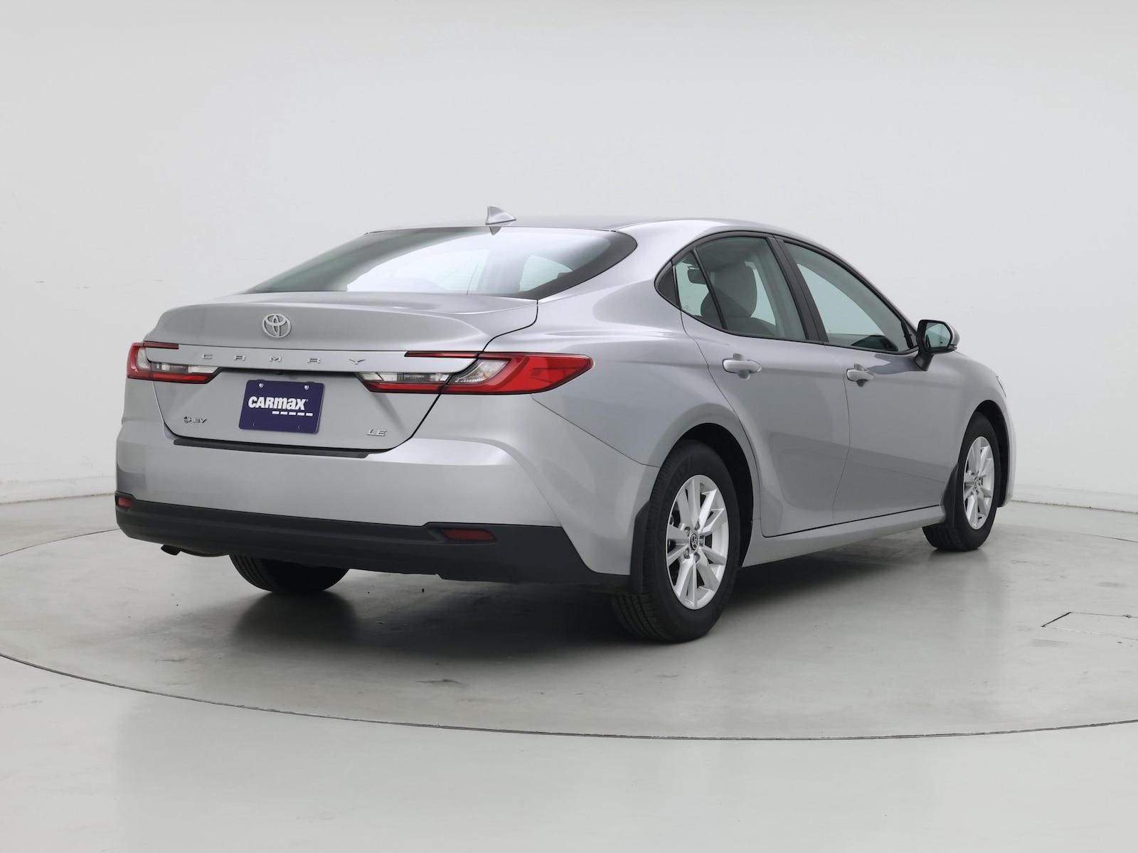 2025 Toyota Camry LE - Photo 9
