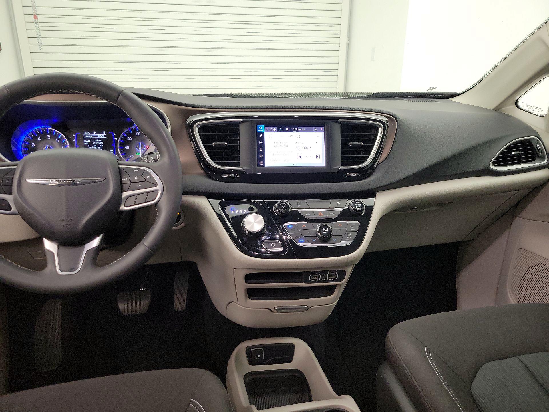 Thumbnail: 2023 Chrysler Voyager - 9
