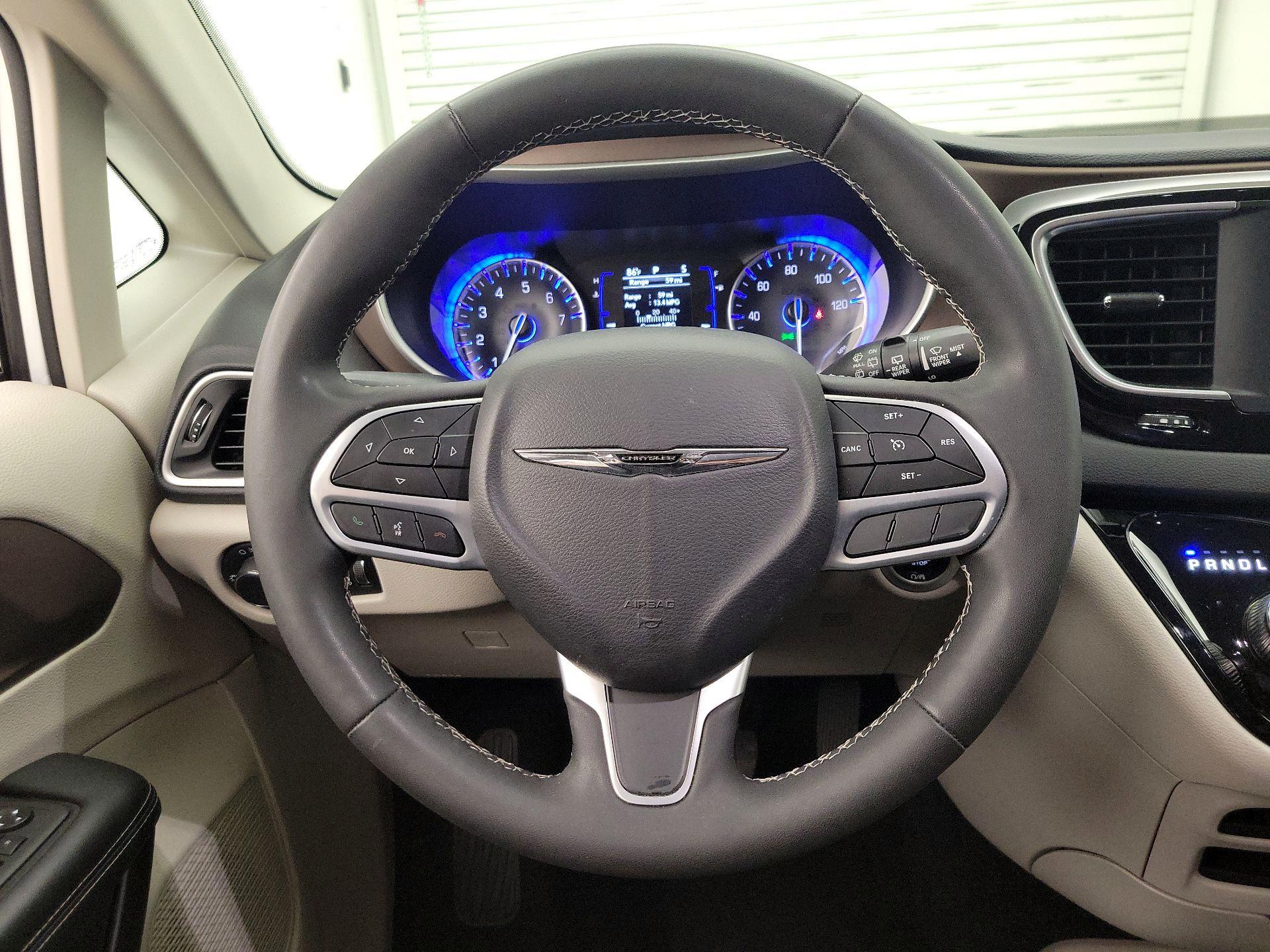 Thumbnail: 2023 Chrysler Voyager - 10