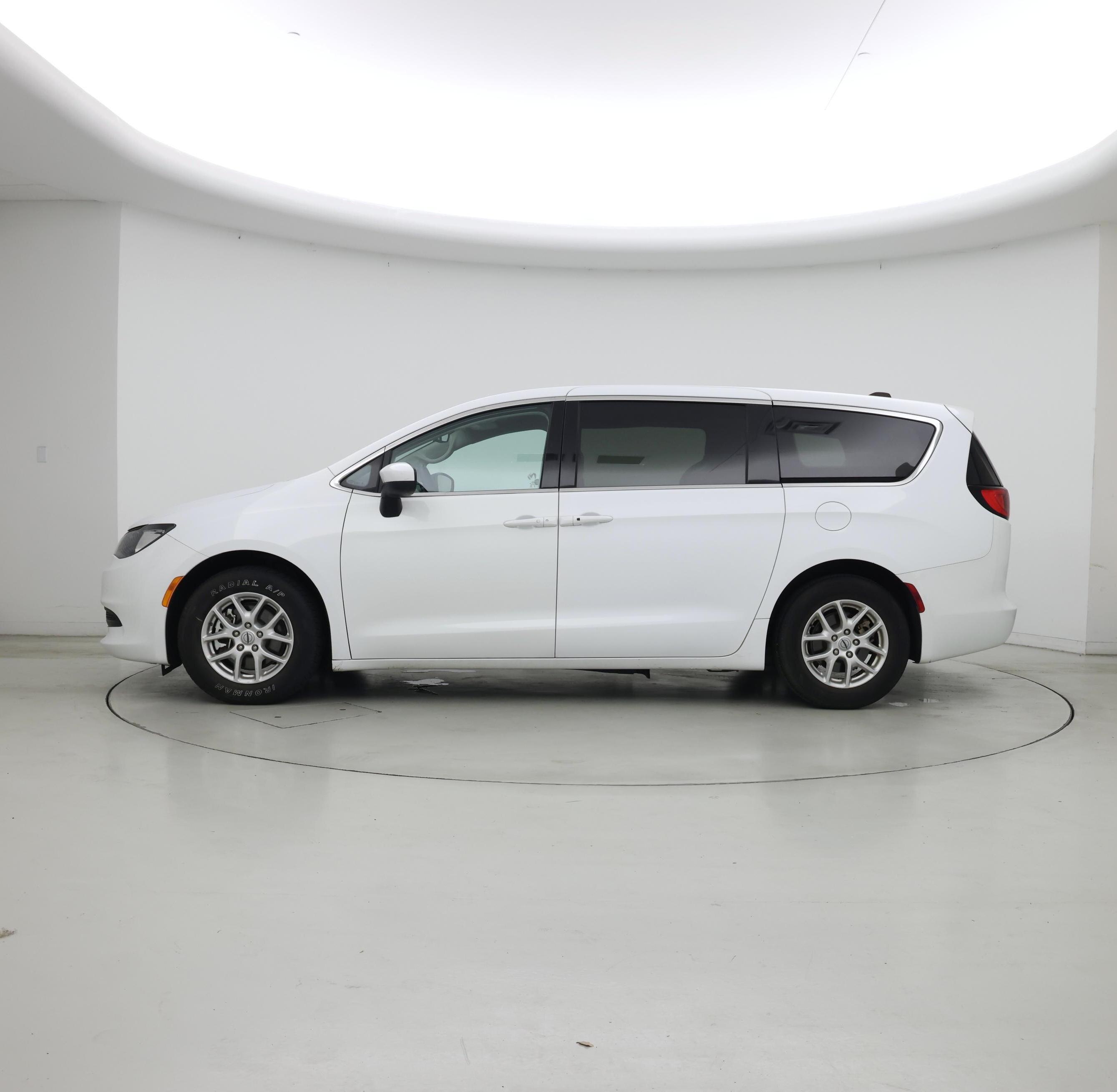 Thumbnail: 2023 Chrysler Voyager - 3