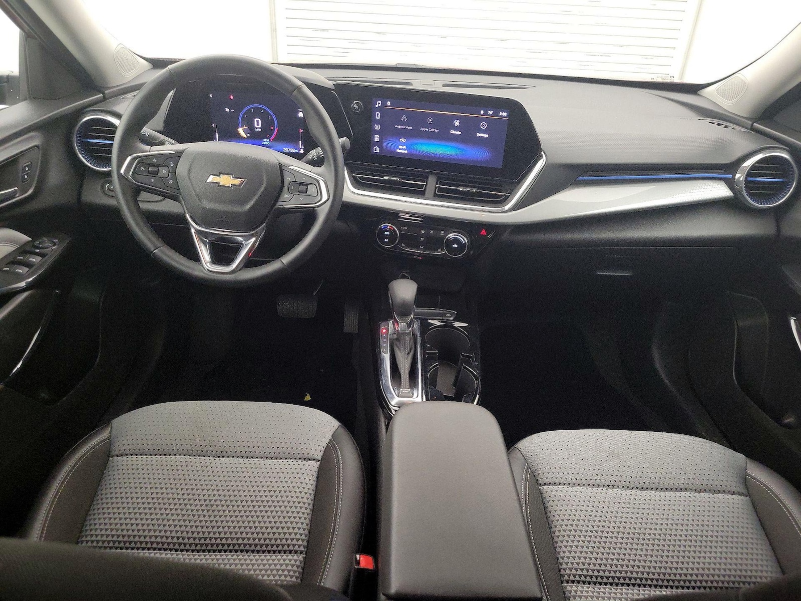 2025 Chevrolet Trax LT - Photo 10