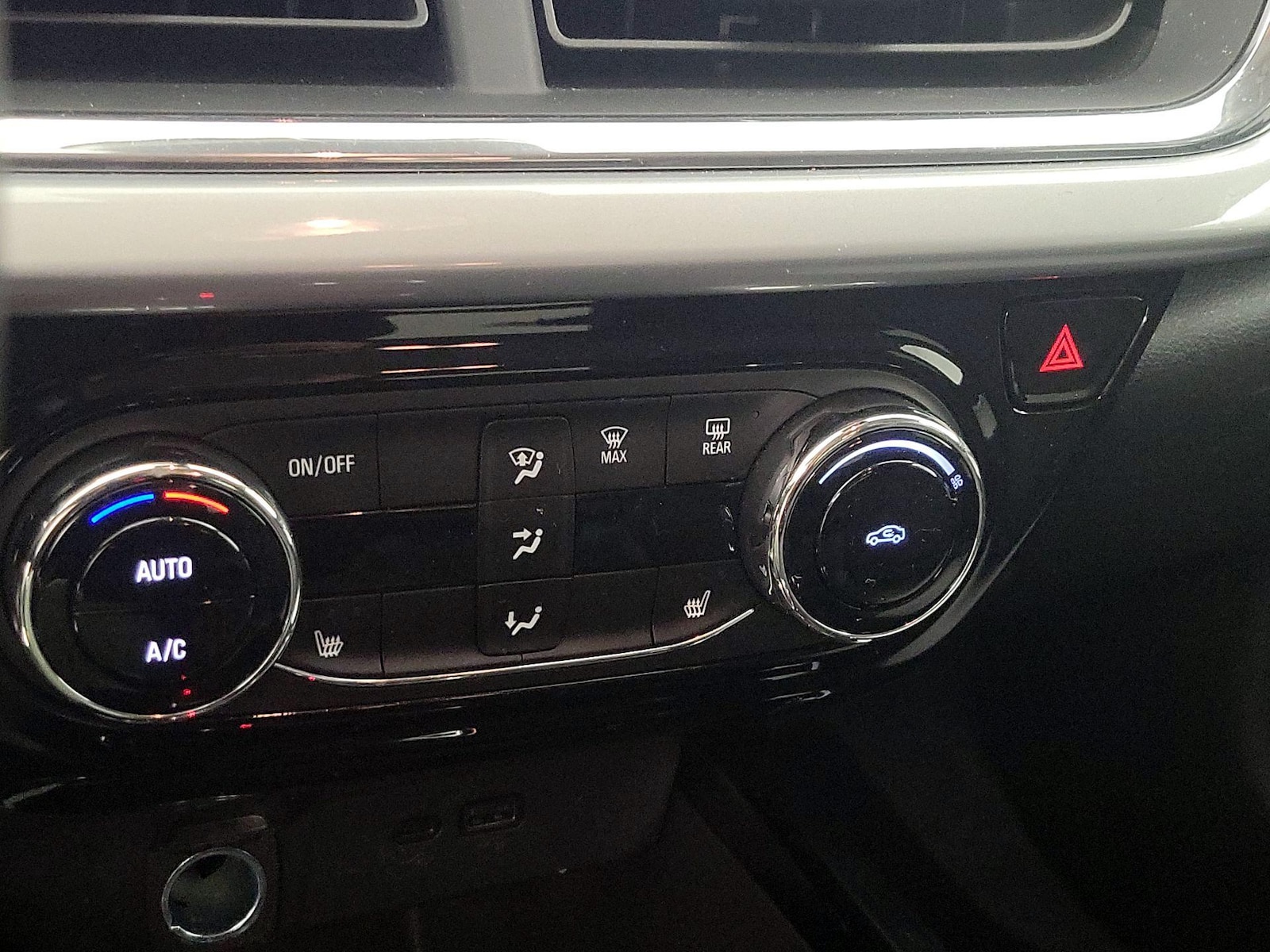 2025 Chevrolet Trax LT - Photo 17
