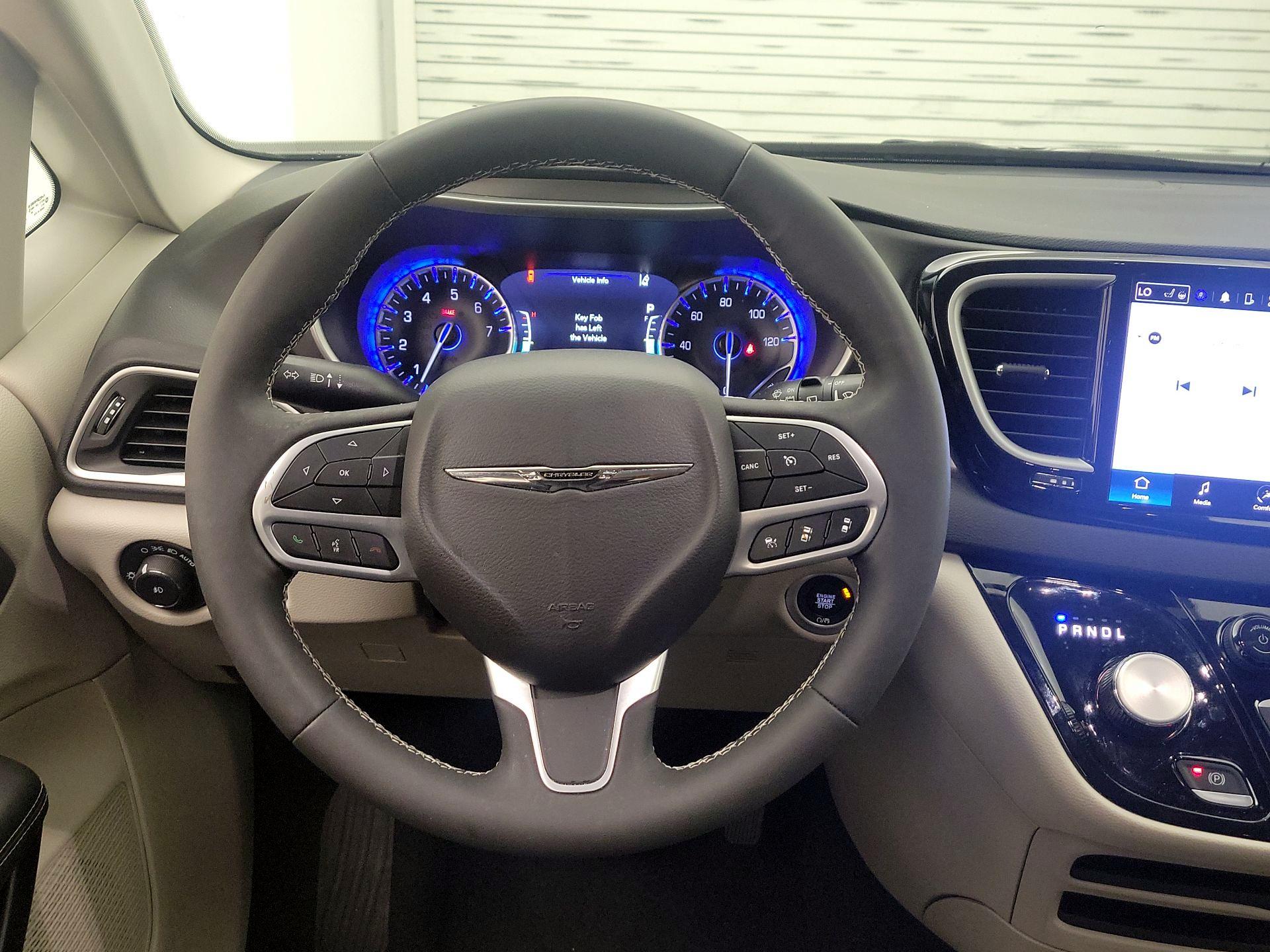 Thumbnail: 2024 Chrysler Pacifica - 10