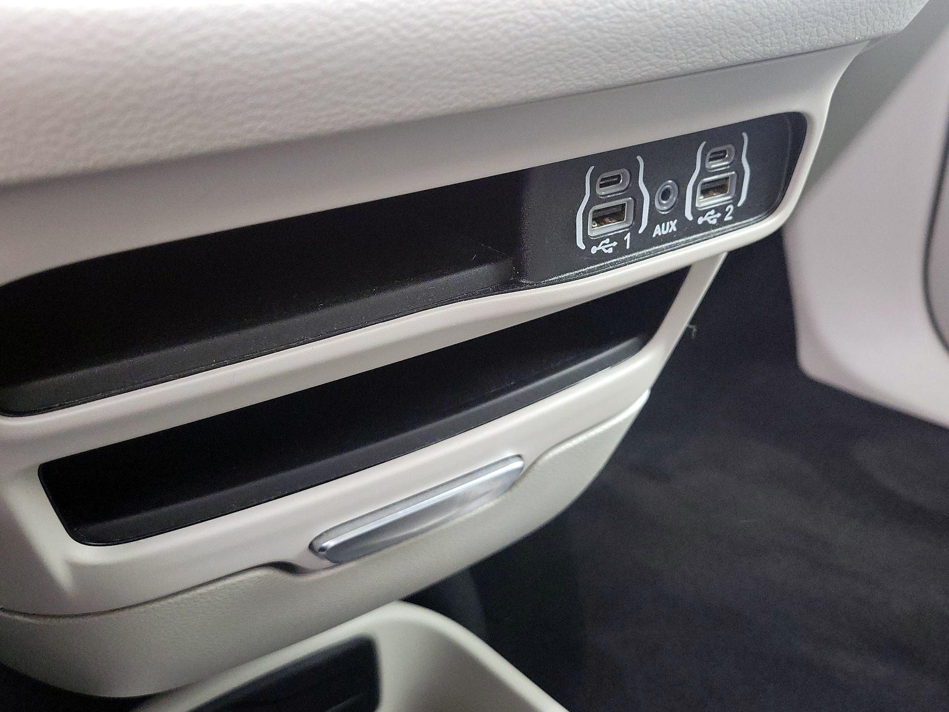 Thumbnail: 2024 Chrysler Pacifica - 18