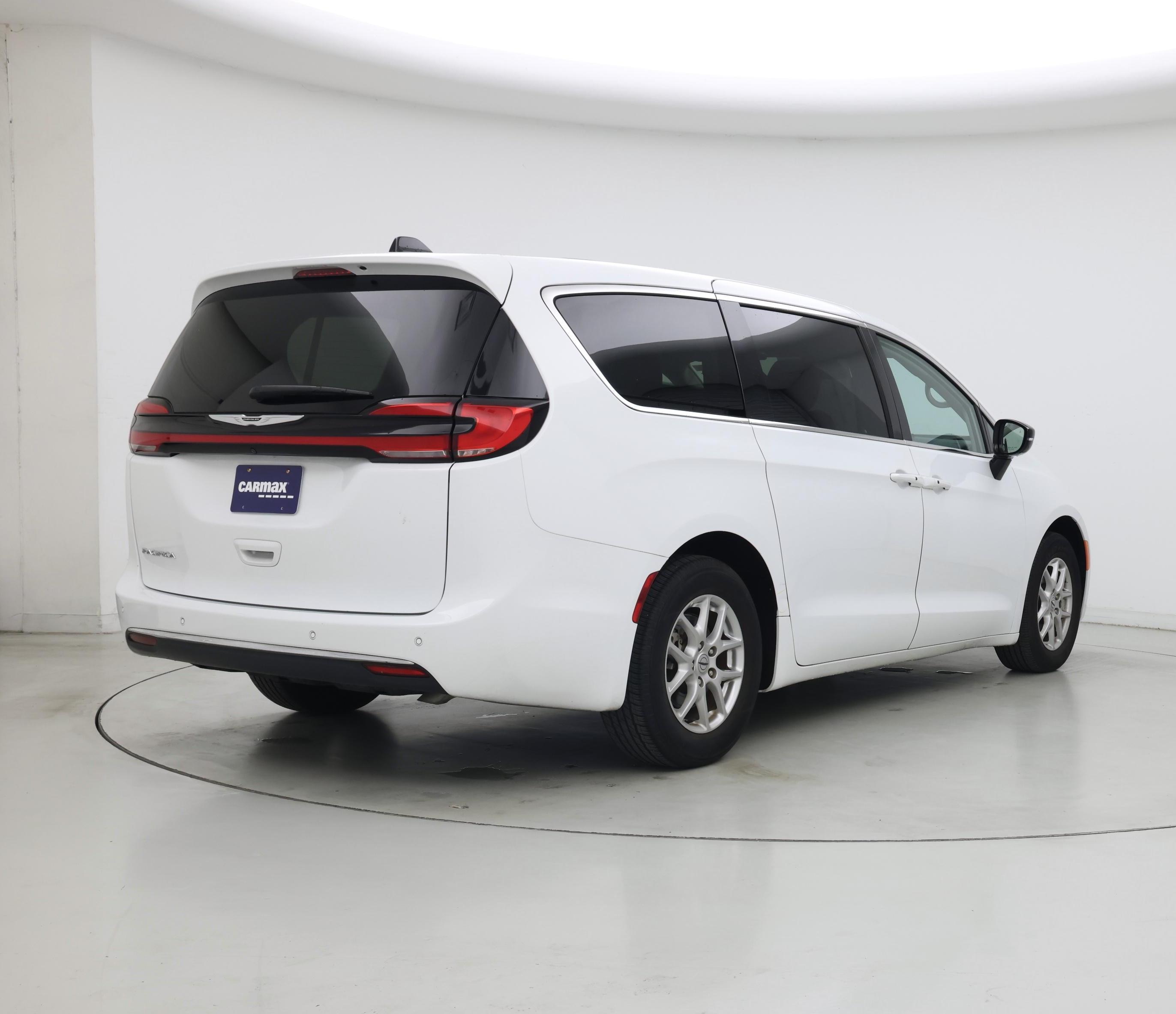 Thumbnail: 2024 Chrysler Pacifica - 8
