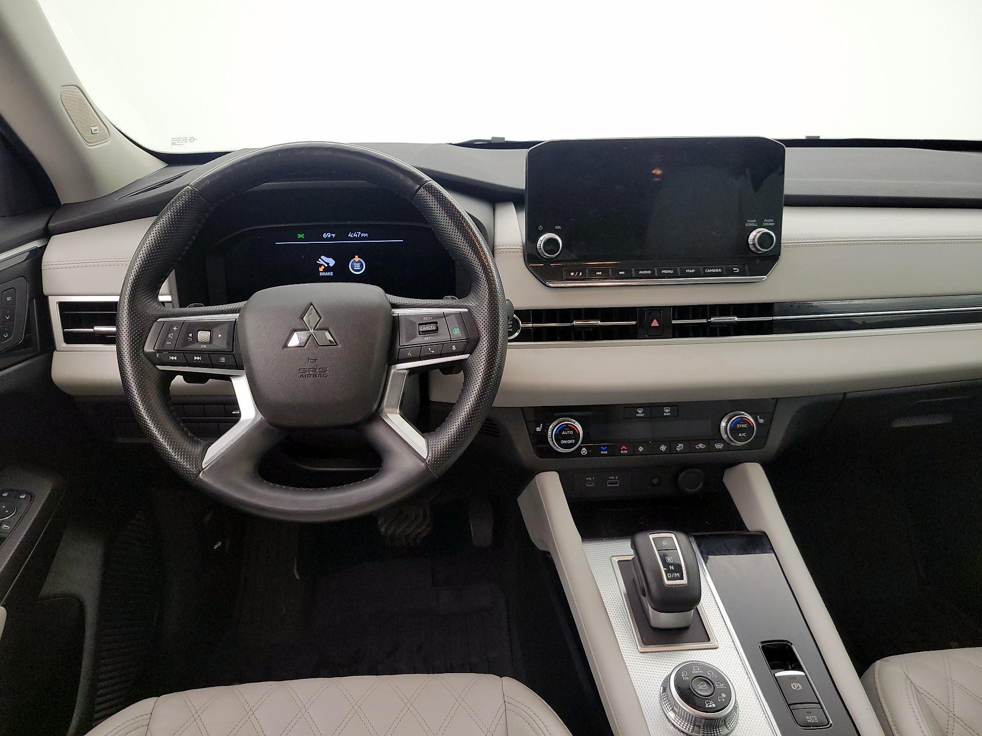 Thumbnail: 2023 Mitsubishi Outlander - 10