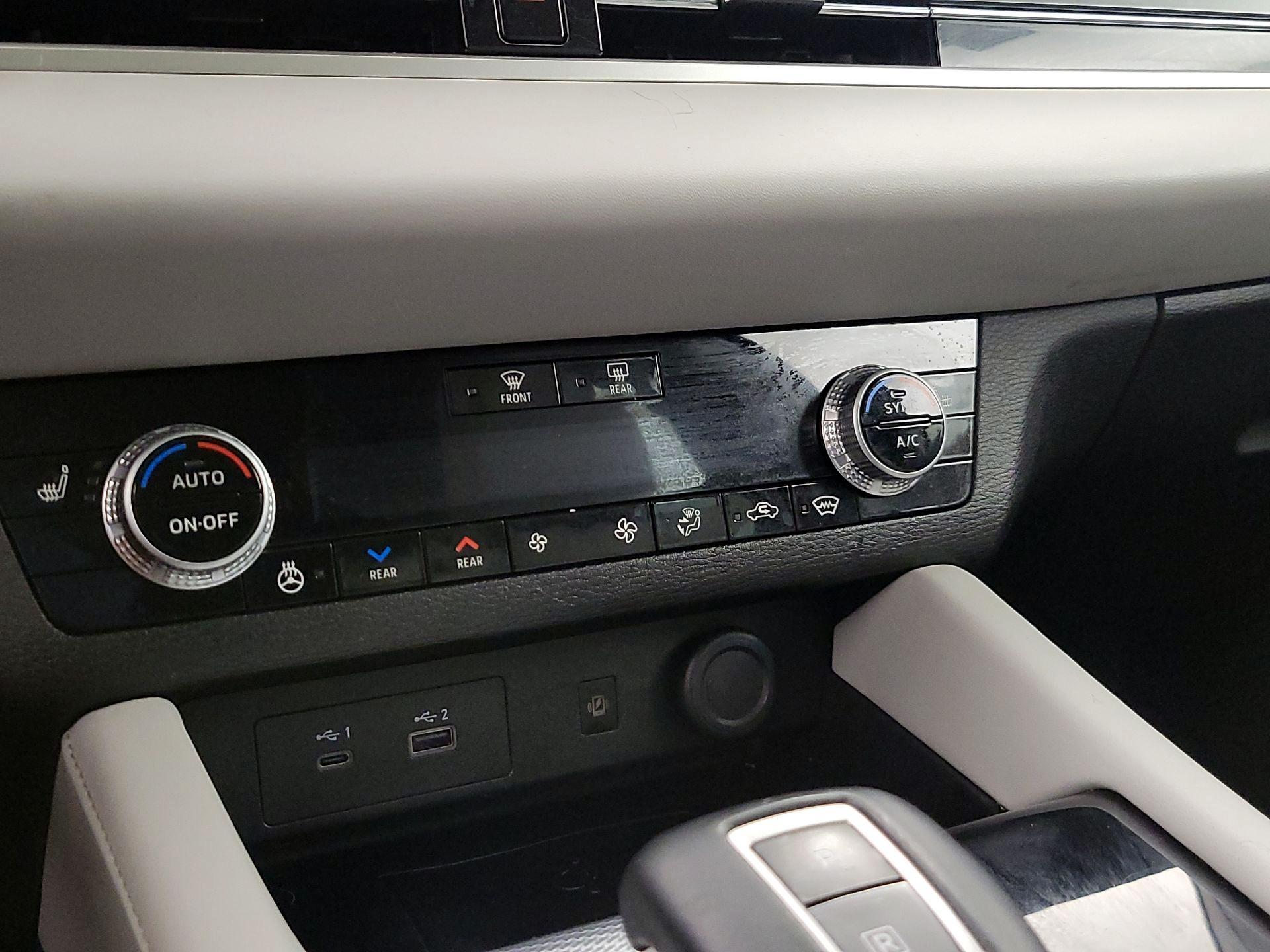Thumbnail: 2023 Mitsubishi Outlander - 17