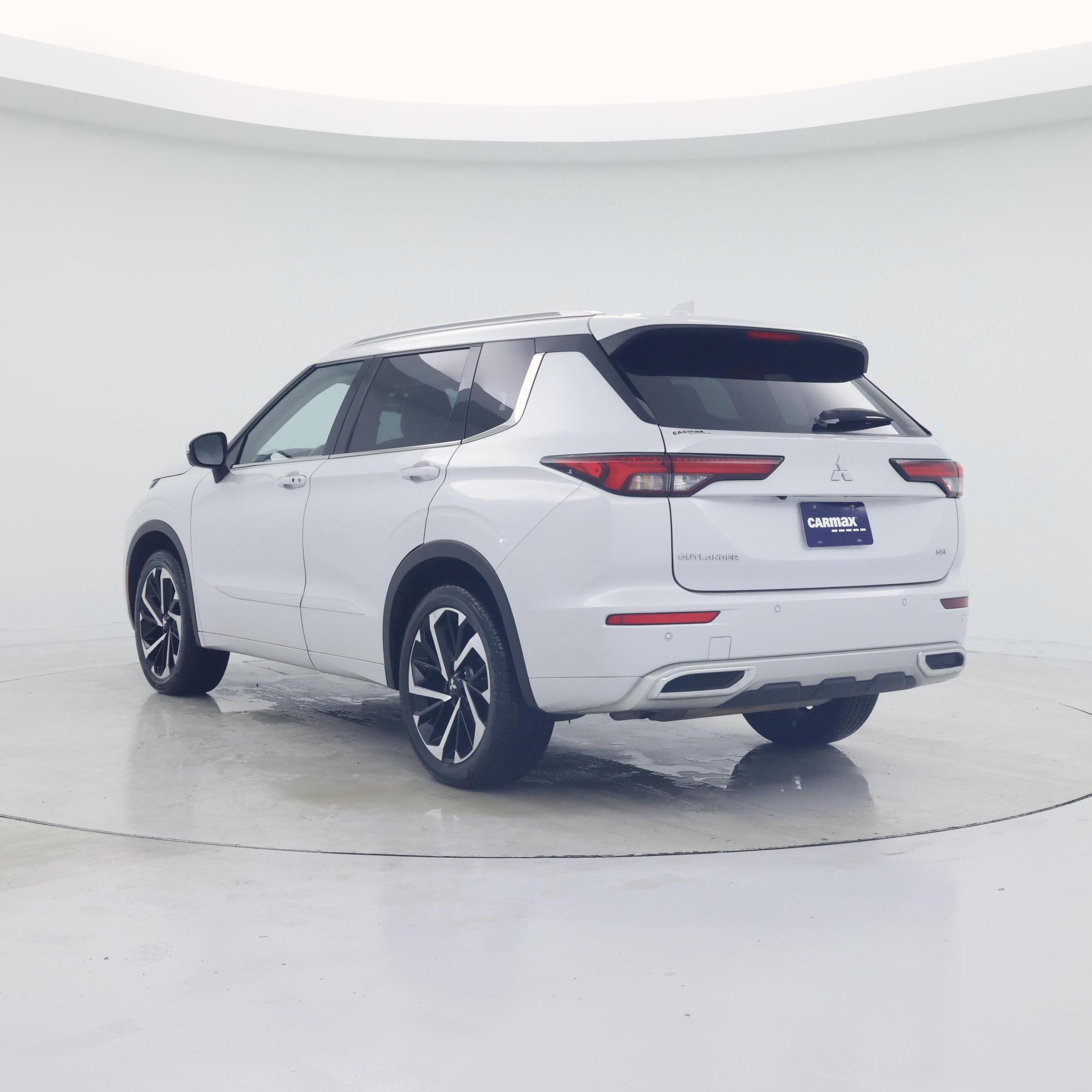 Thumbnail: 2023 Mitsubishi Outlander - 2