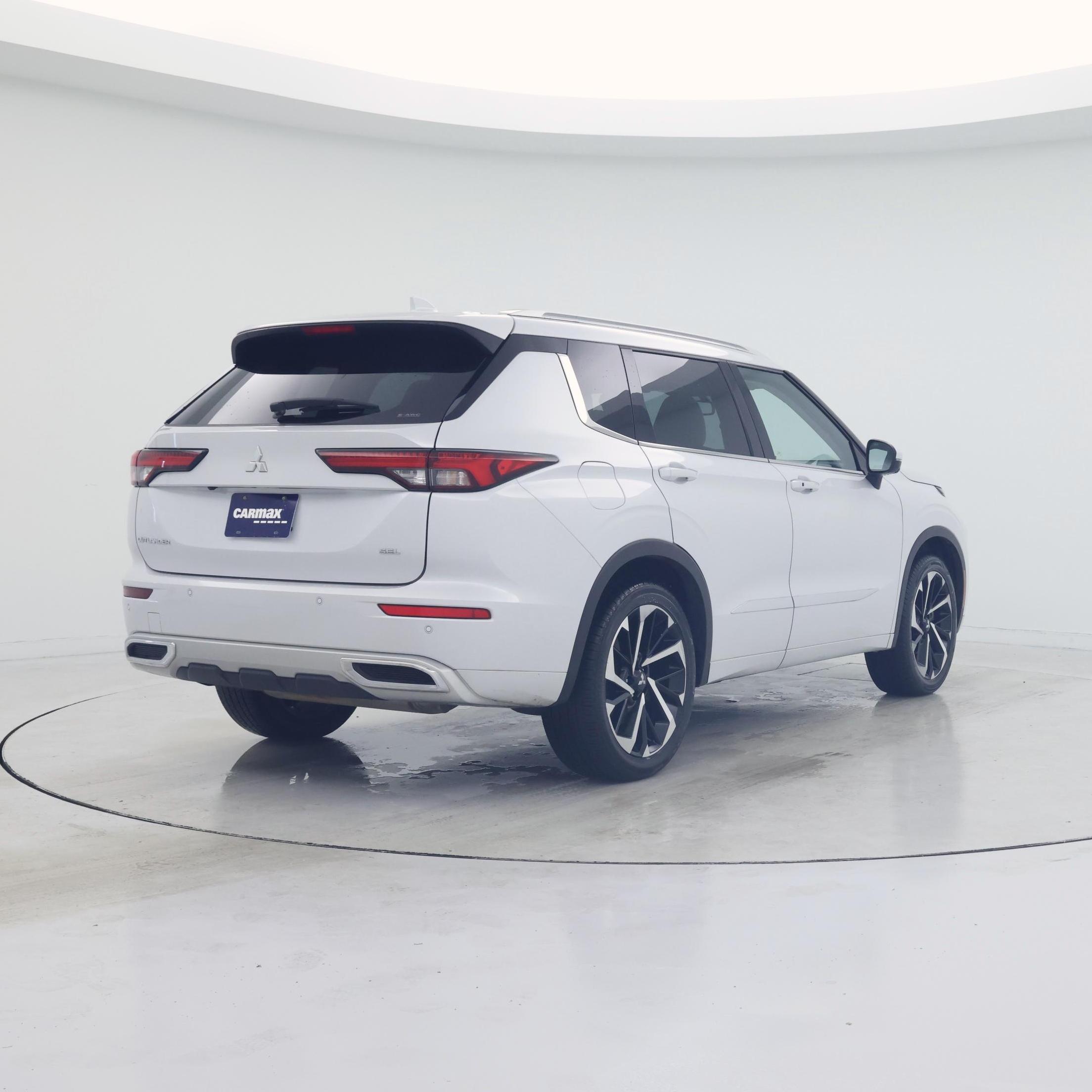 Thumbnail: 2023 Mitsubishi Outlander - 8