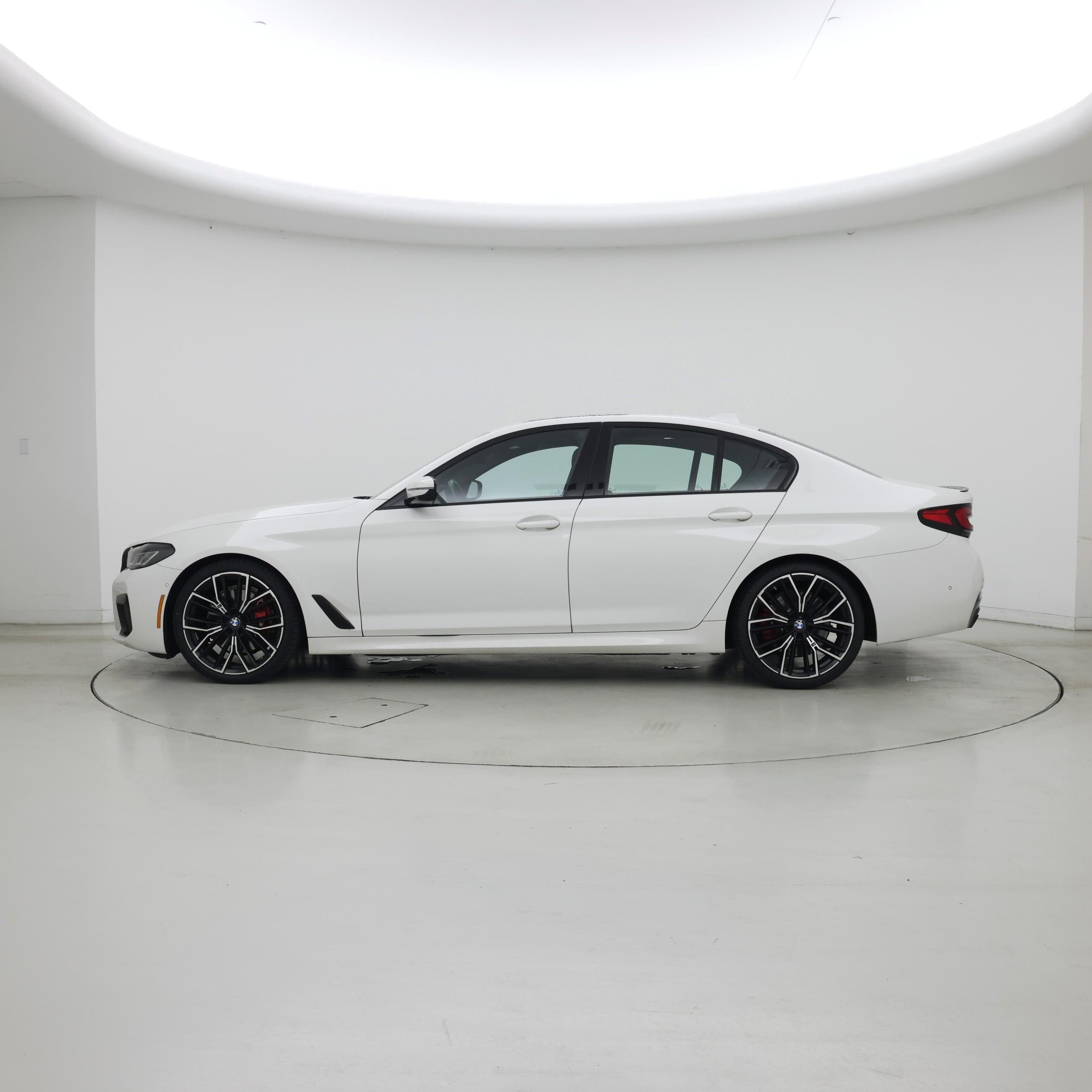 Thumbnail: 2023 BMW 5 Series - 3