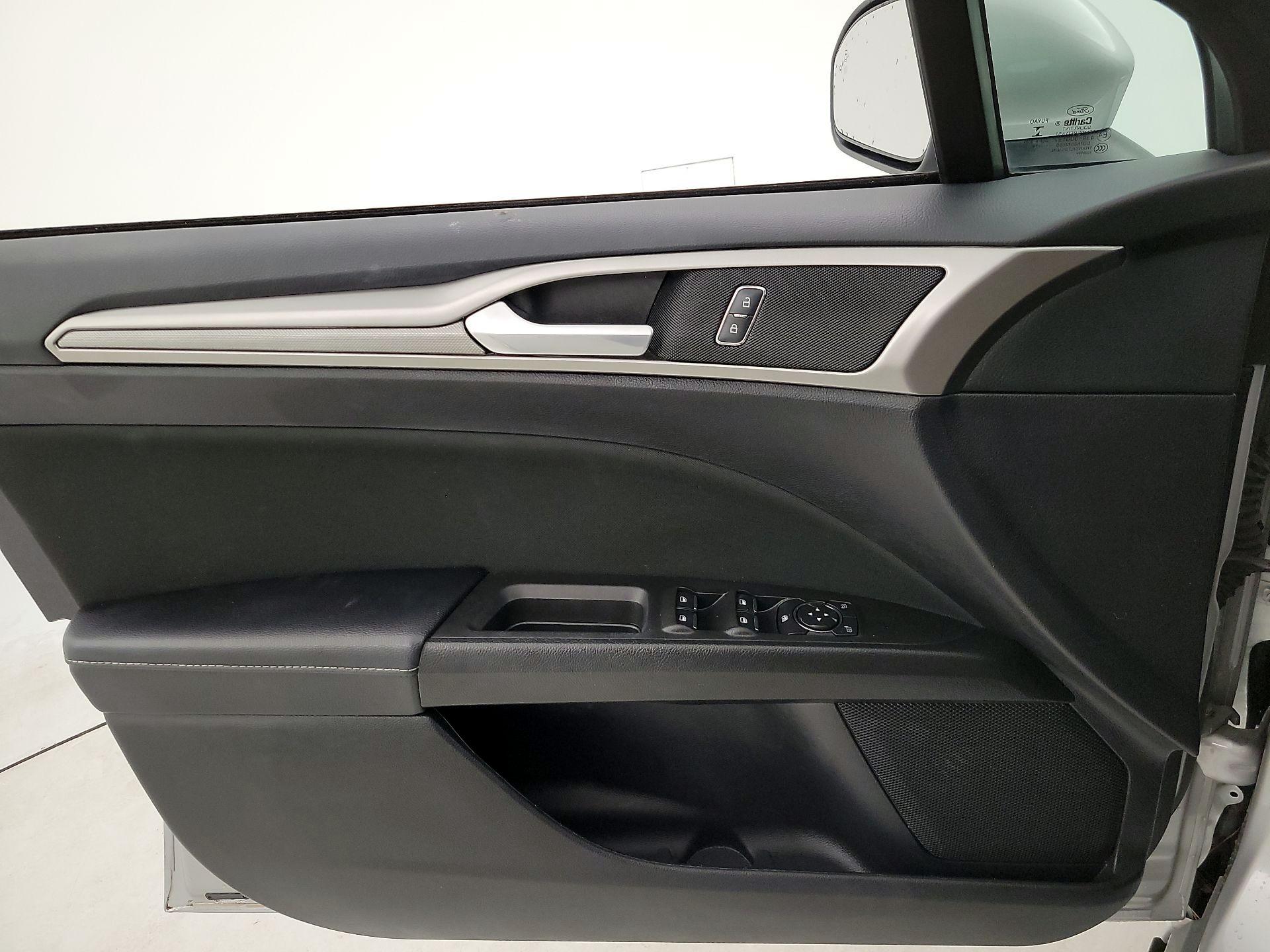 Thumbnail: 2019 Ford Fusion - 12