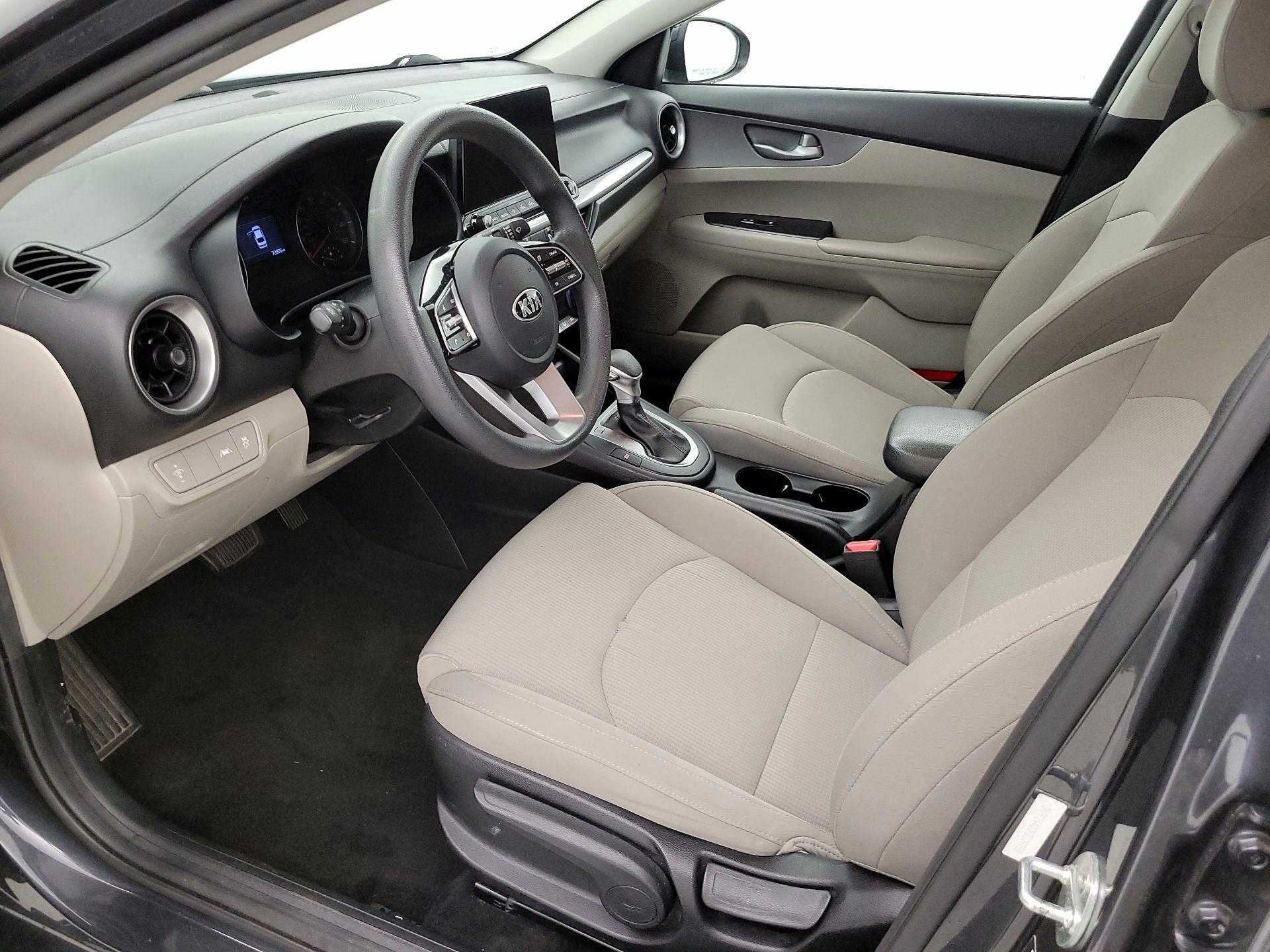 Thumbnail: 2019 Kia Forte - 11