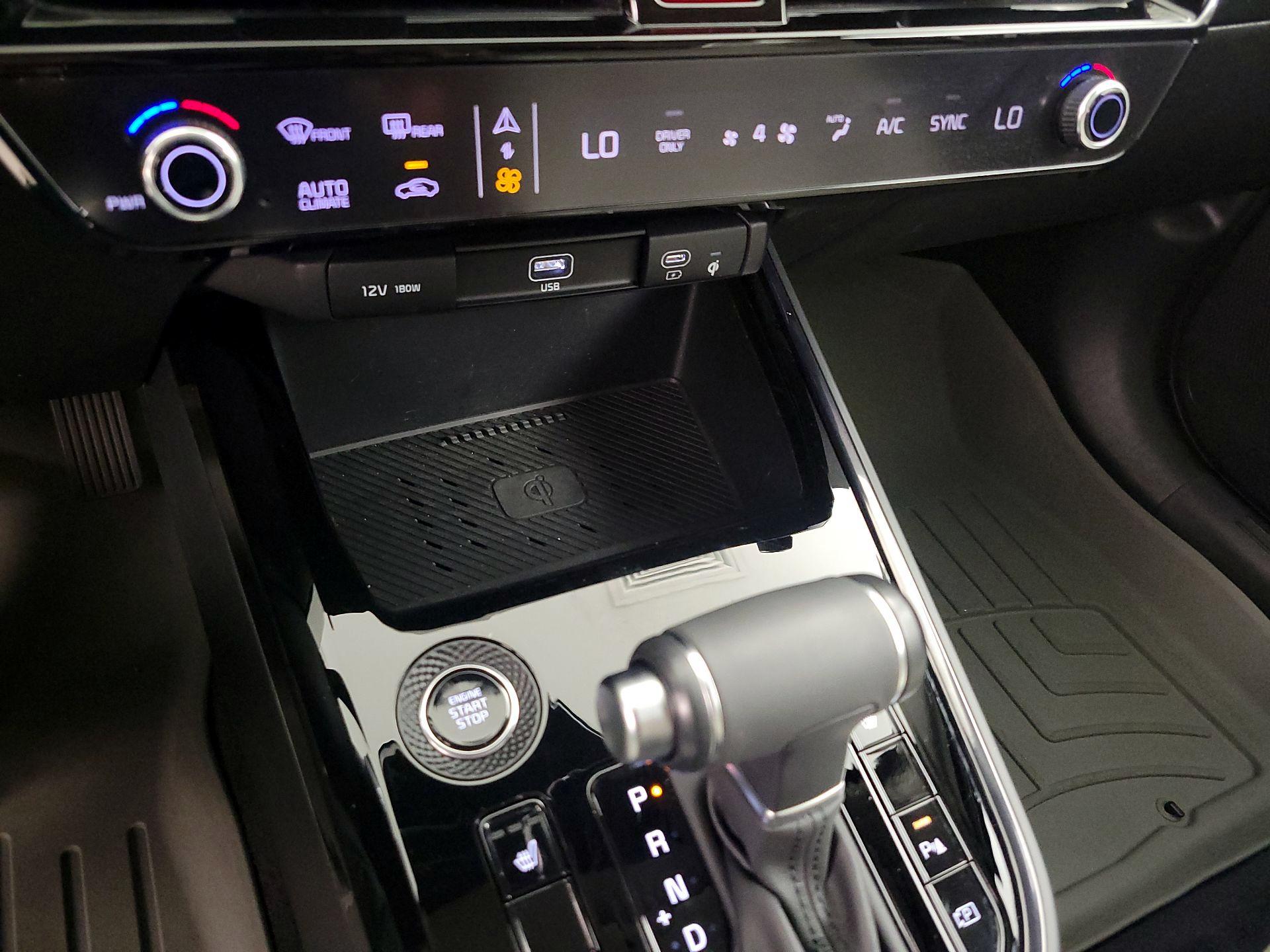Thumbnail: 2024 Kia Niro - 17