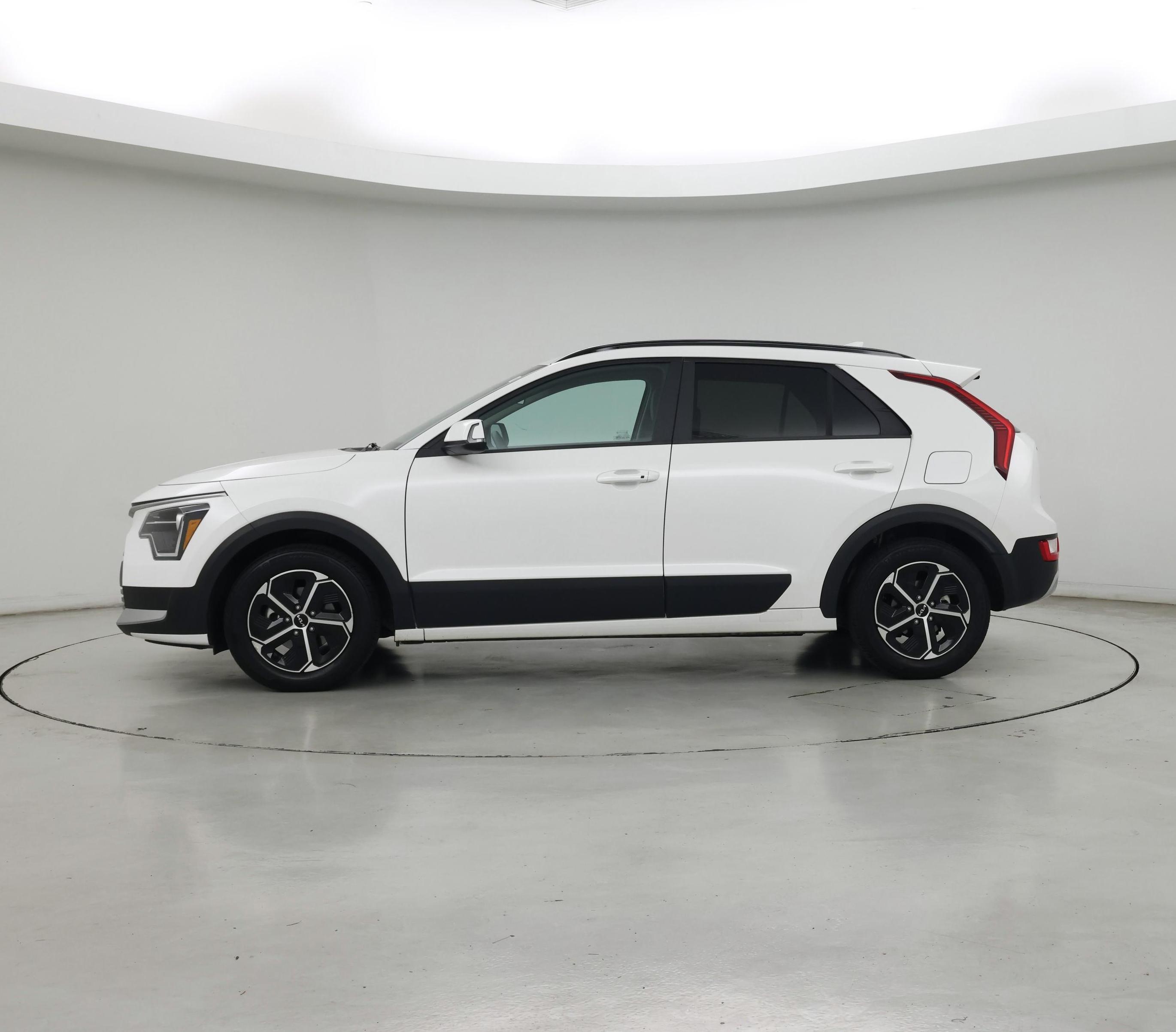 Thumbnail: 2024 Kia Niro - 3