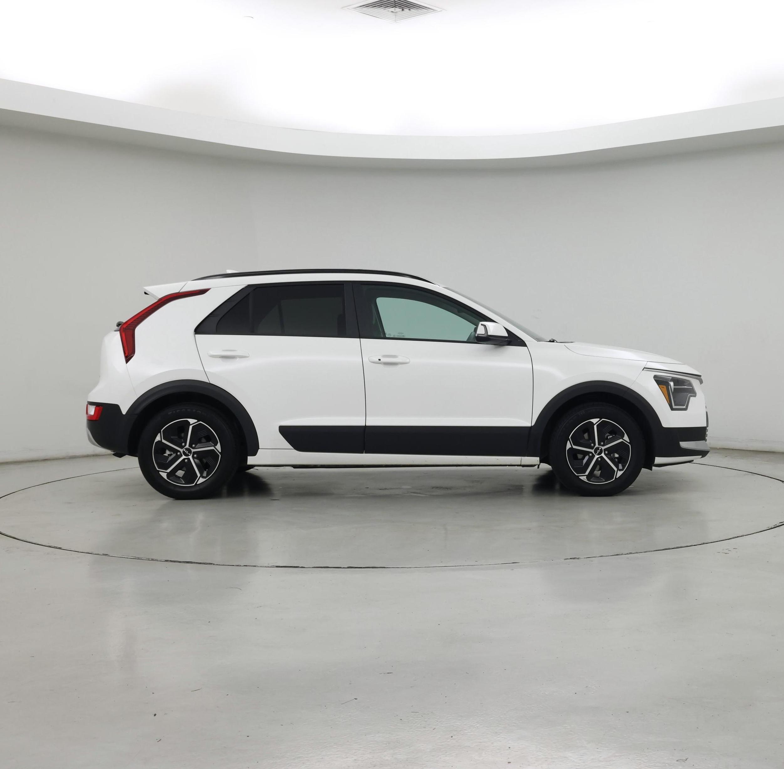 Thumbnail: 2024 Kia Niro - 7