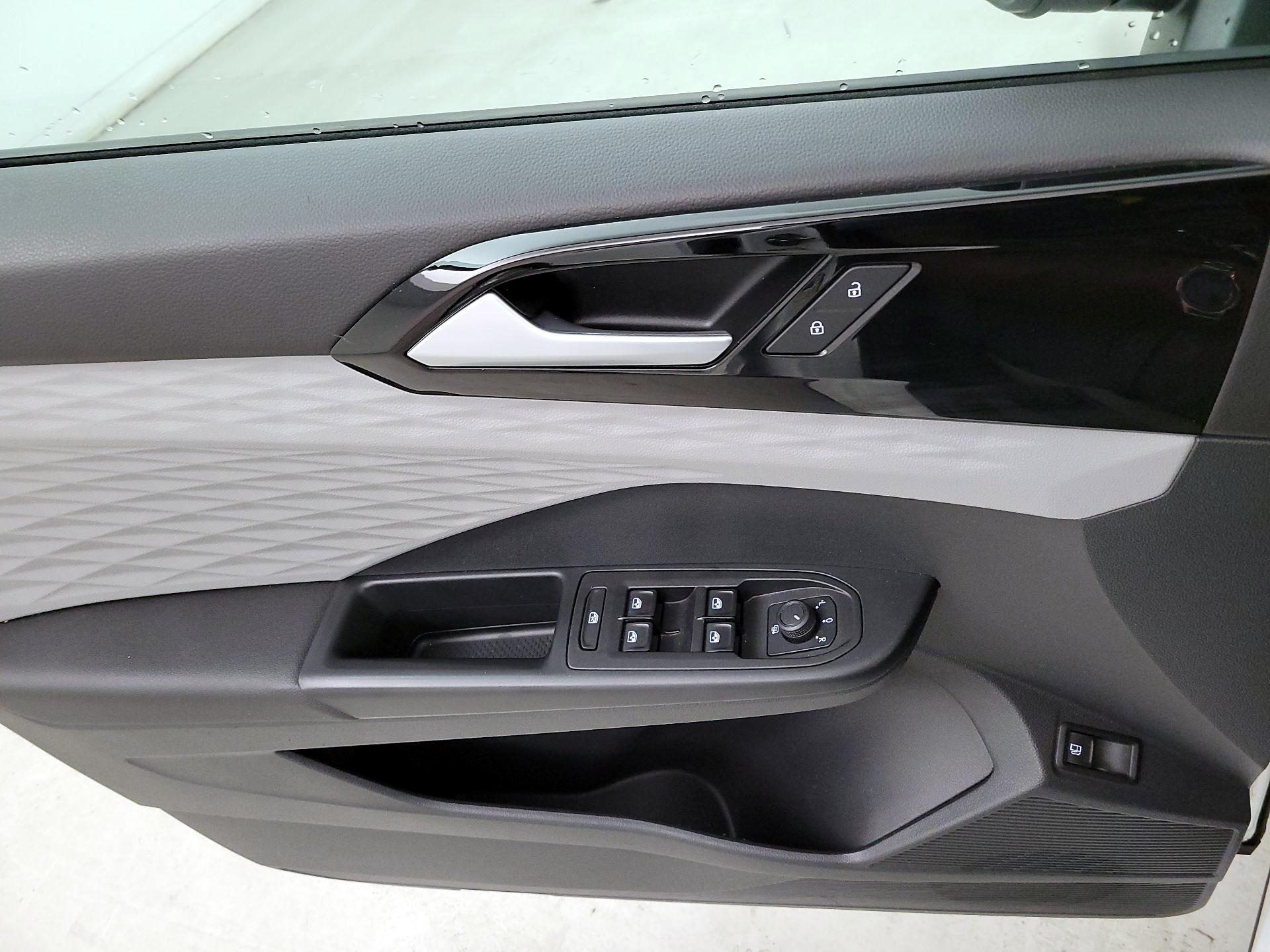 Thumbnail: 2023 Volkswagen Taos - 12