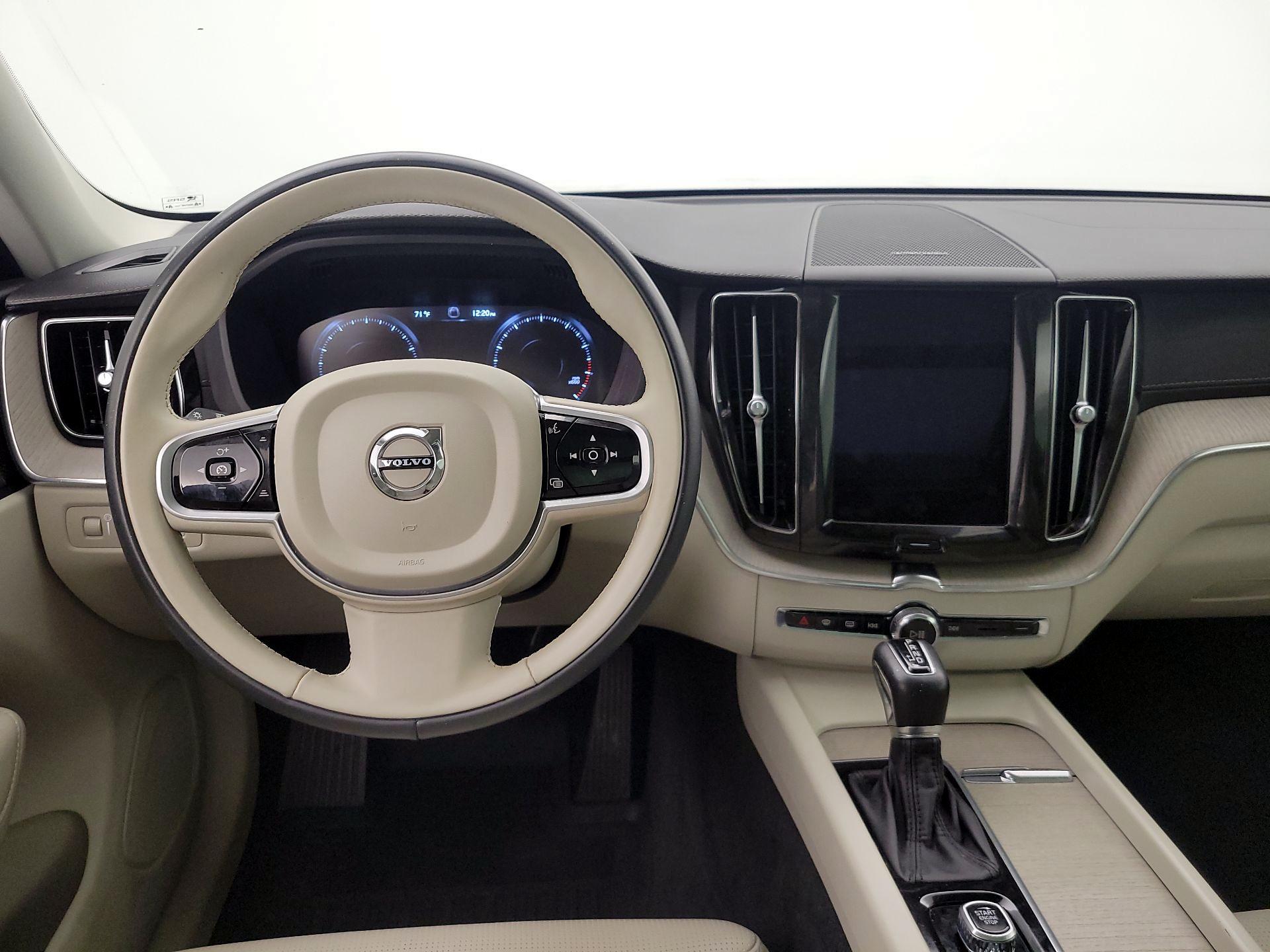 Thumbnail: 2021 Volvo XC60 - 10