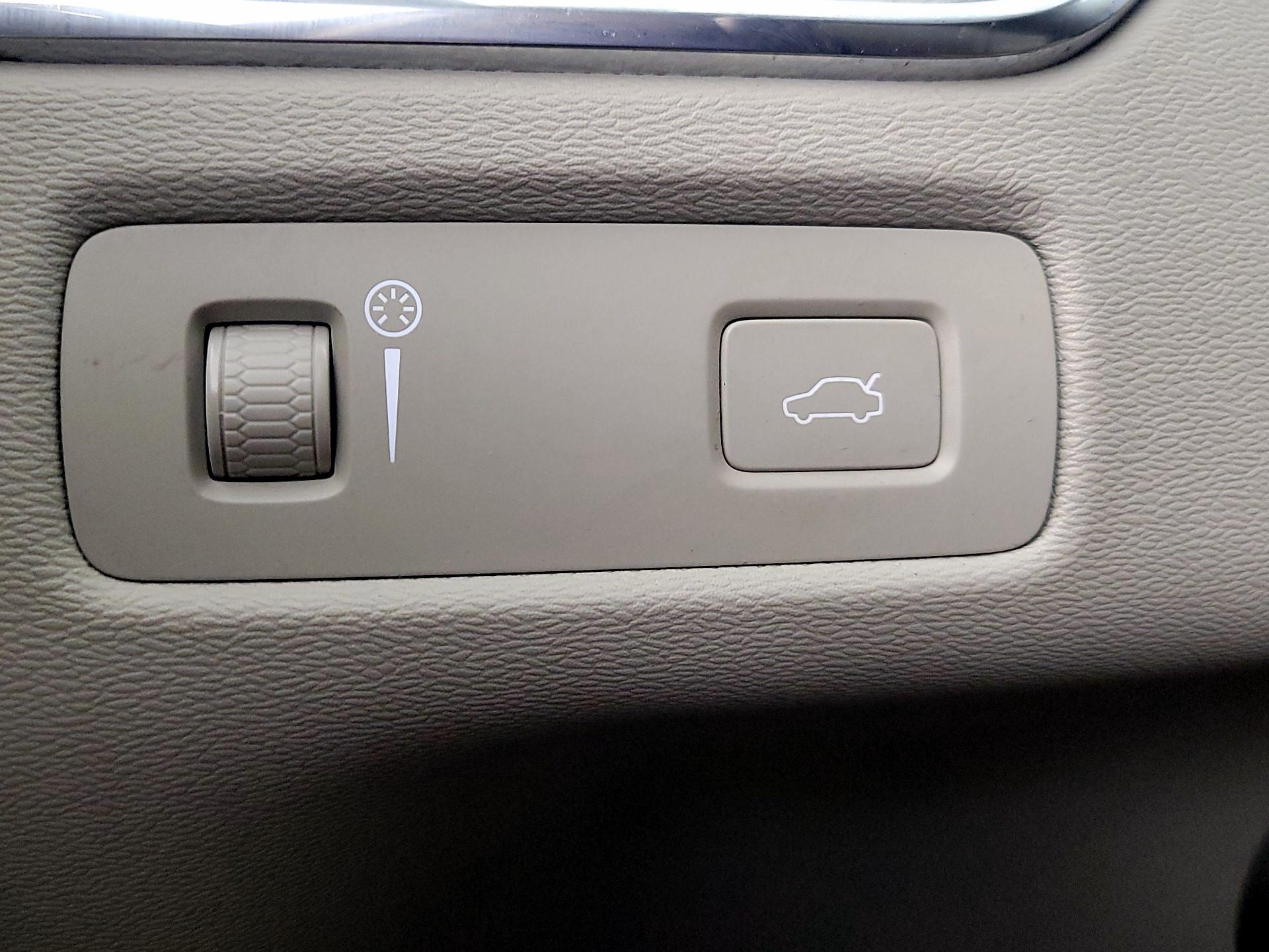 Thumbnail: 2021 Volvo XC60 - 13