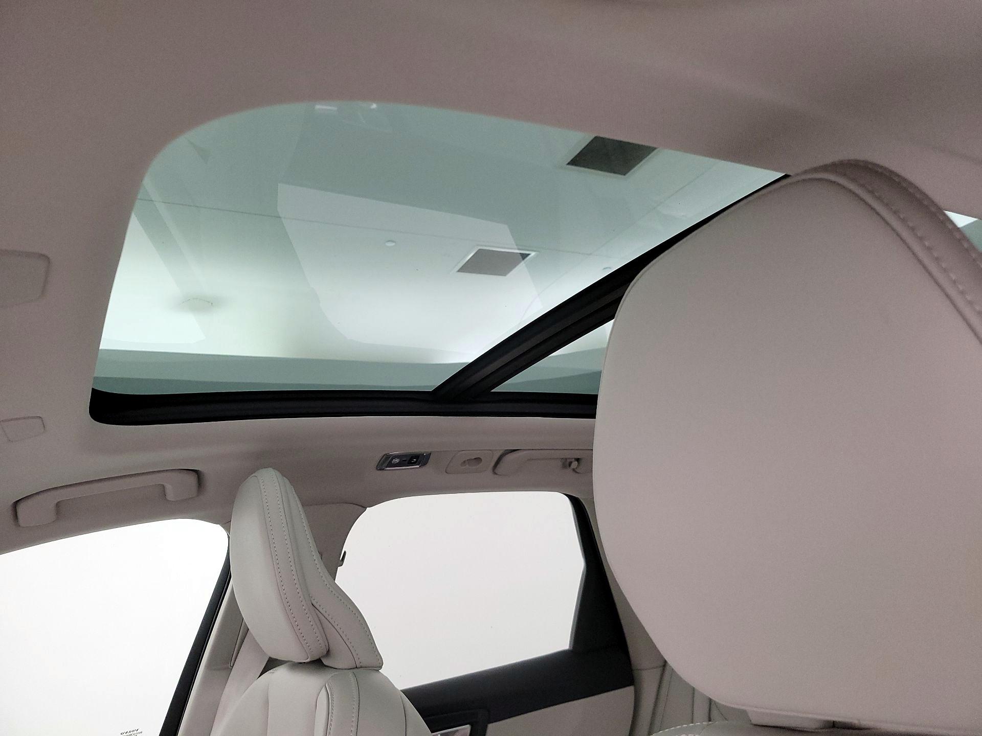 Thumbnail: 2021 Volvo XC60 - 20