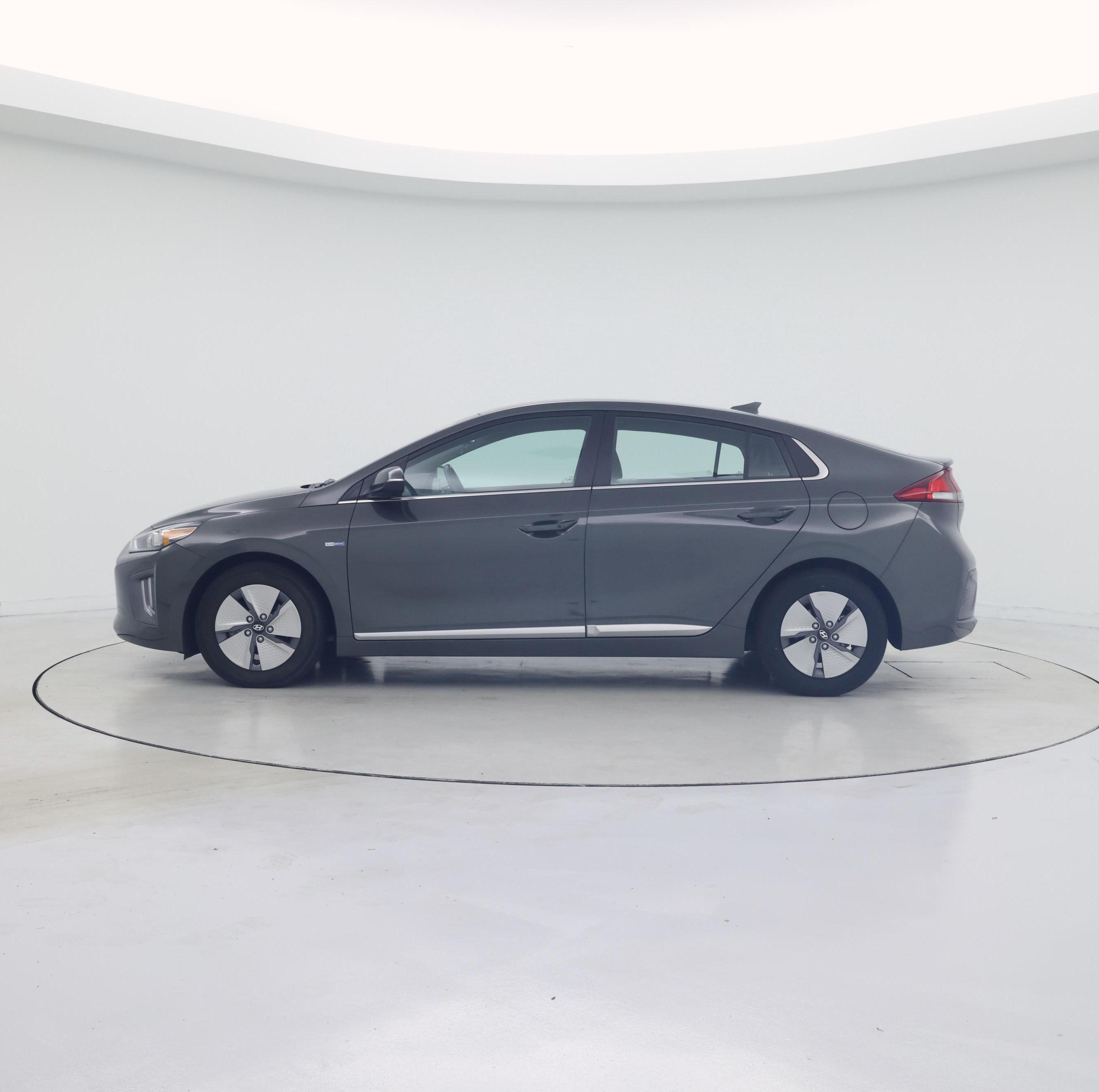 Thumbnail: 2020 Hyundai Ioniq - 3