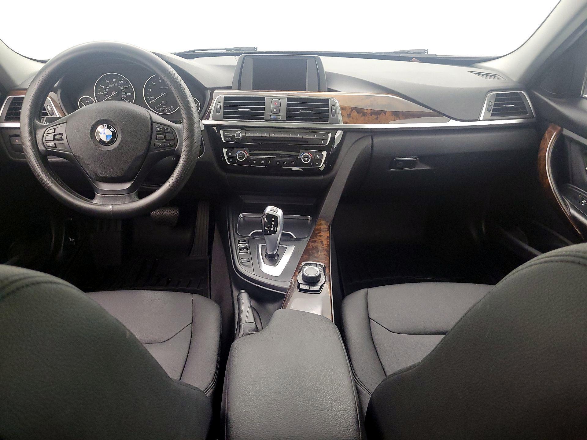 Thumbnail: 2017 BMW 3 Series - 9